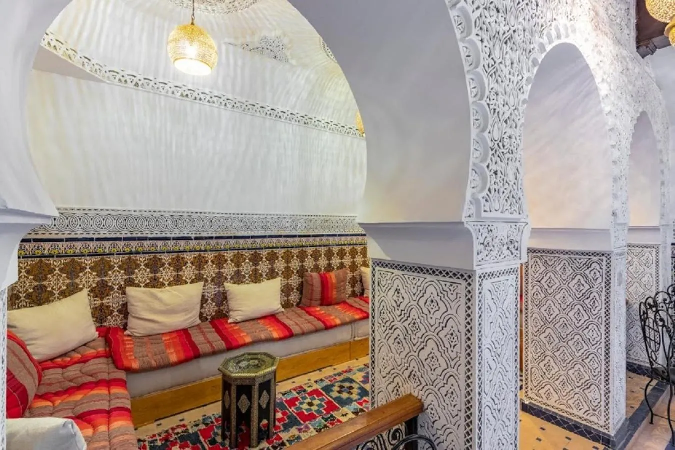 Library, Bed in Riad Medina Art & Suites