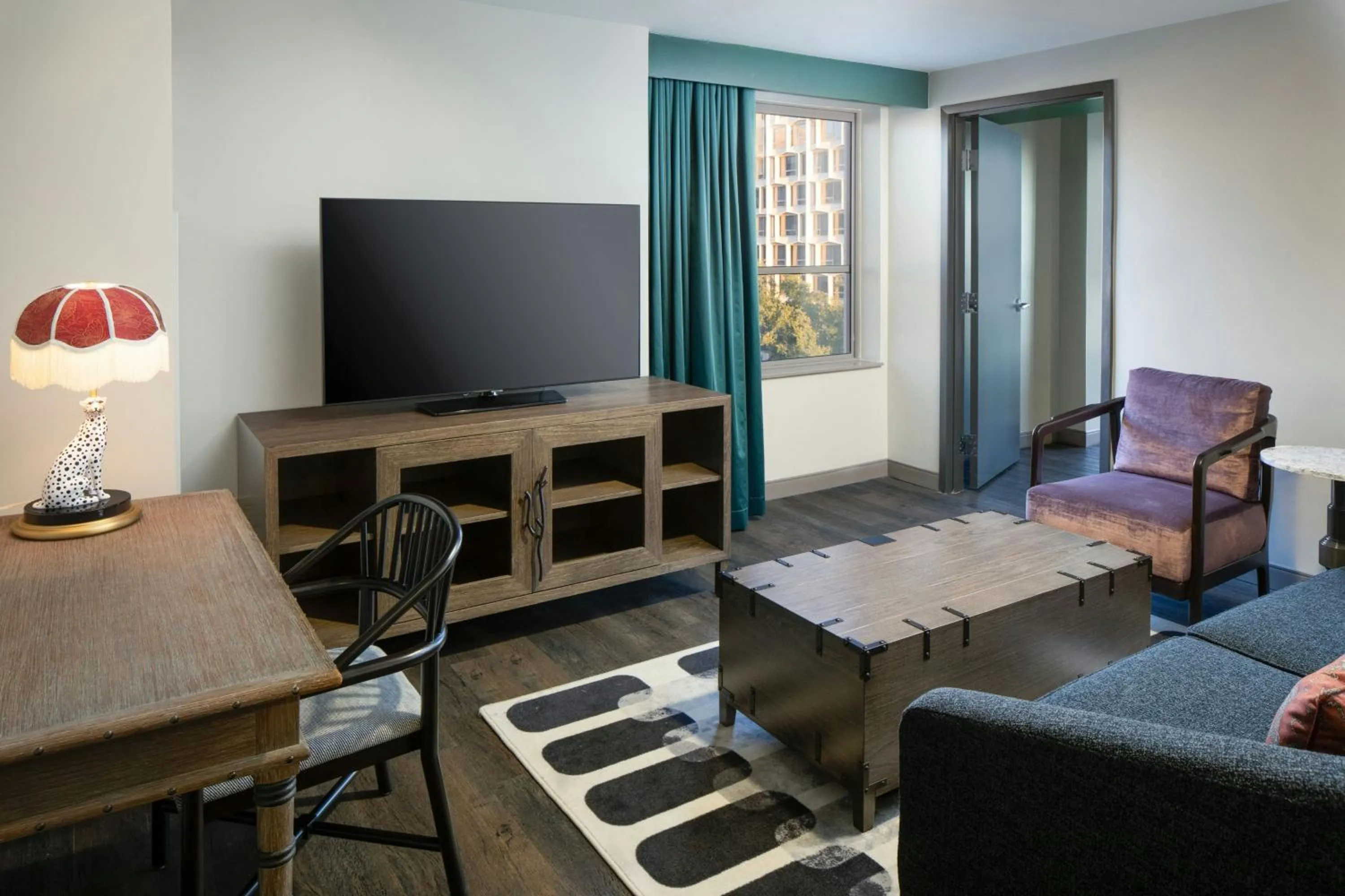 Living room in Hotel Tonnelle New Orleans, a Tribute Portfolio Hotel