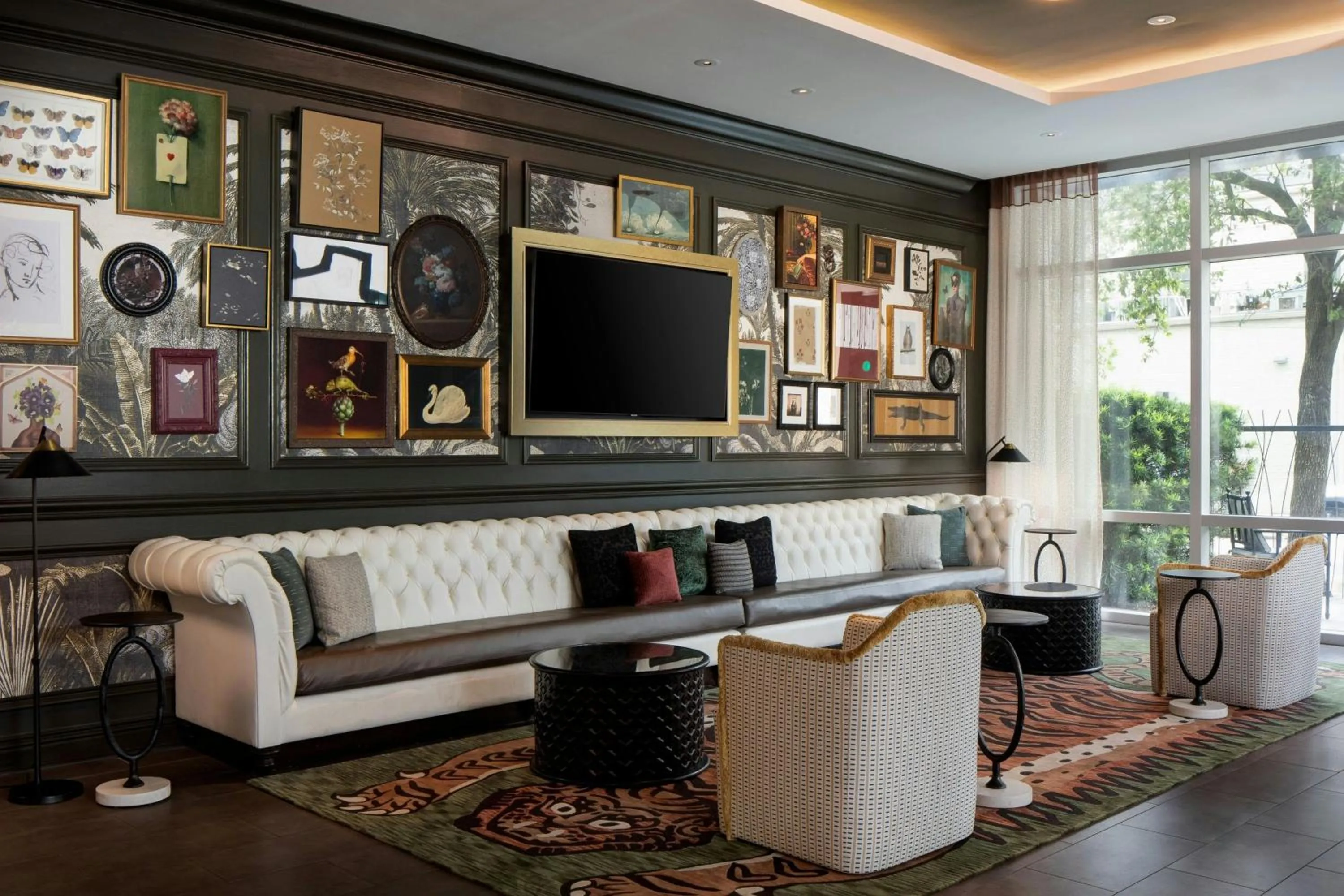 Lobby or reception in Hotel Tonnelle New Orleans, a Tribute Portfolio Hotel