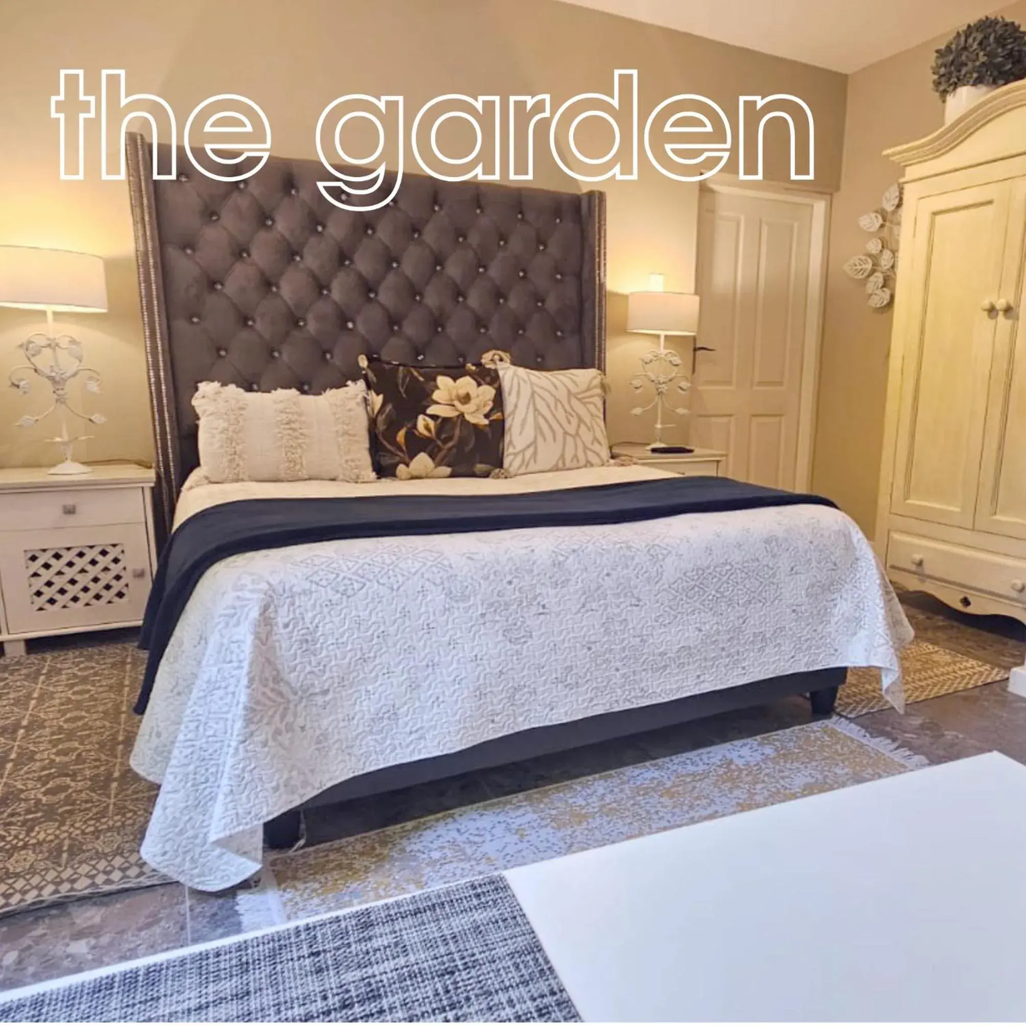 Double Room in Hadeda Hall Double Room in Hadeda Hall