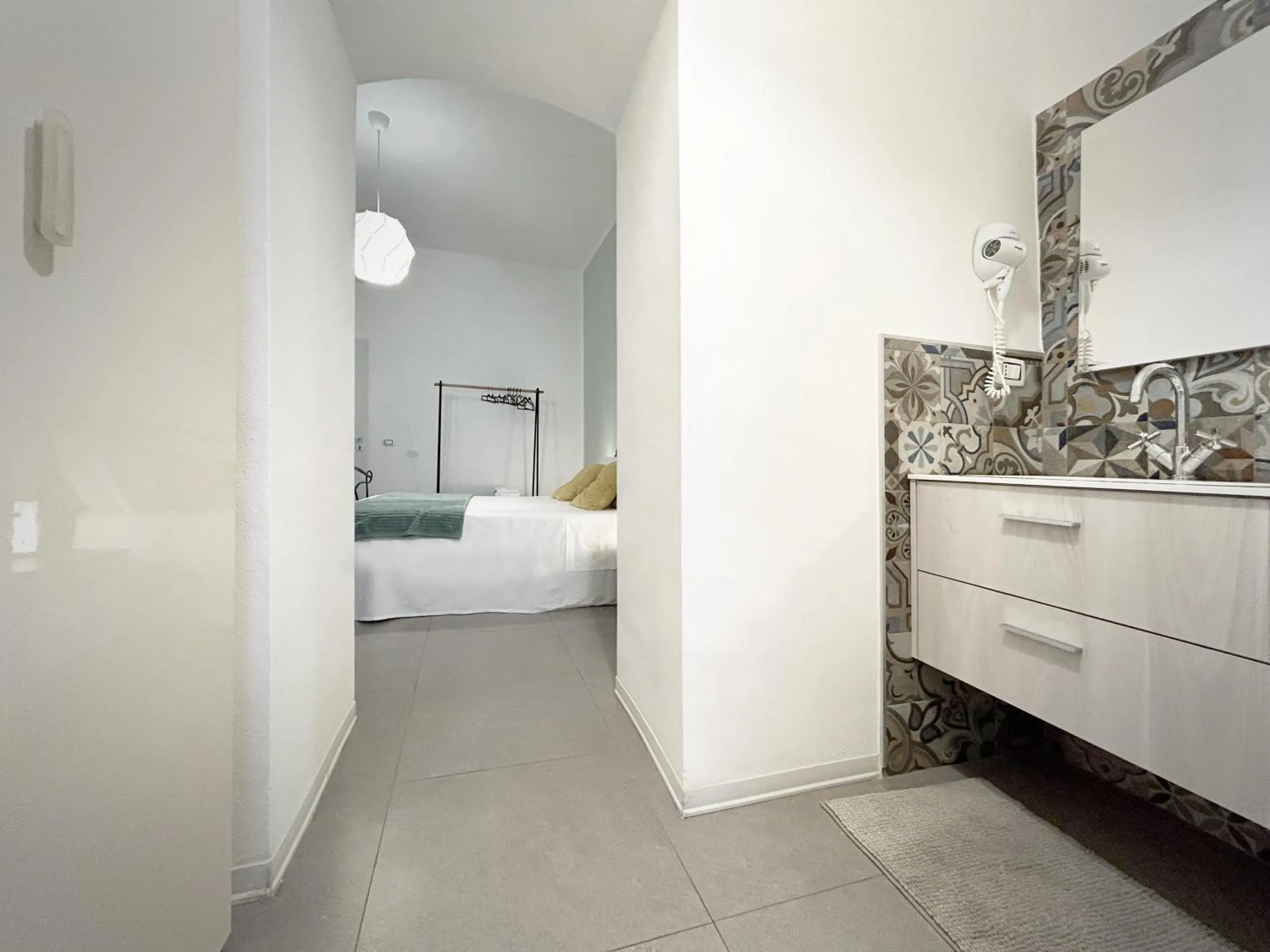 Bathroom, Bed in Affittacamere Everest