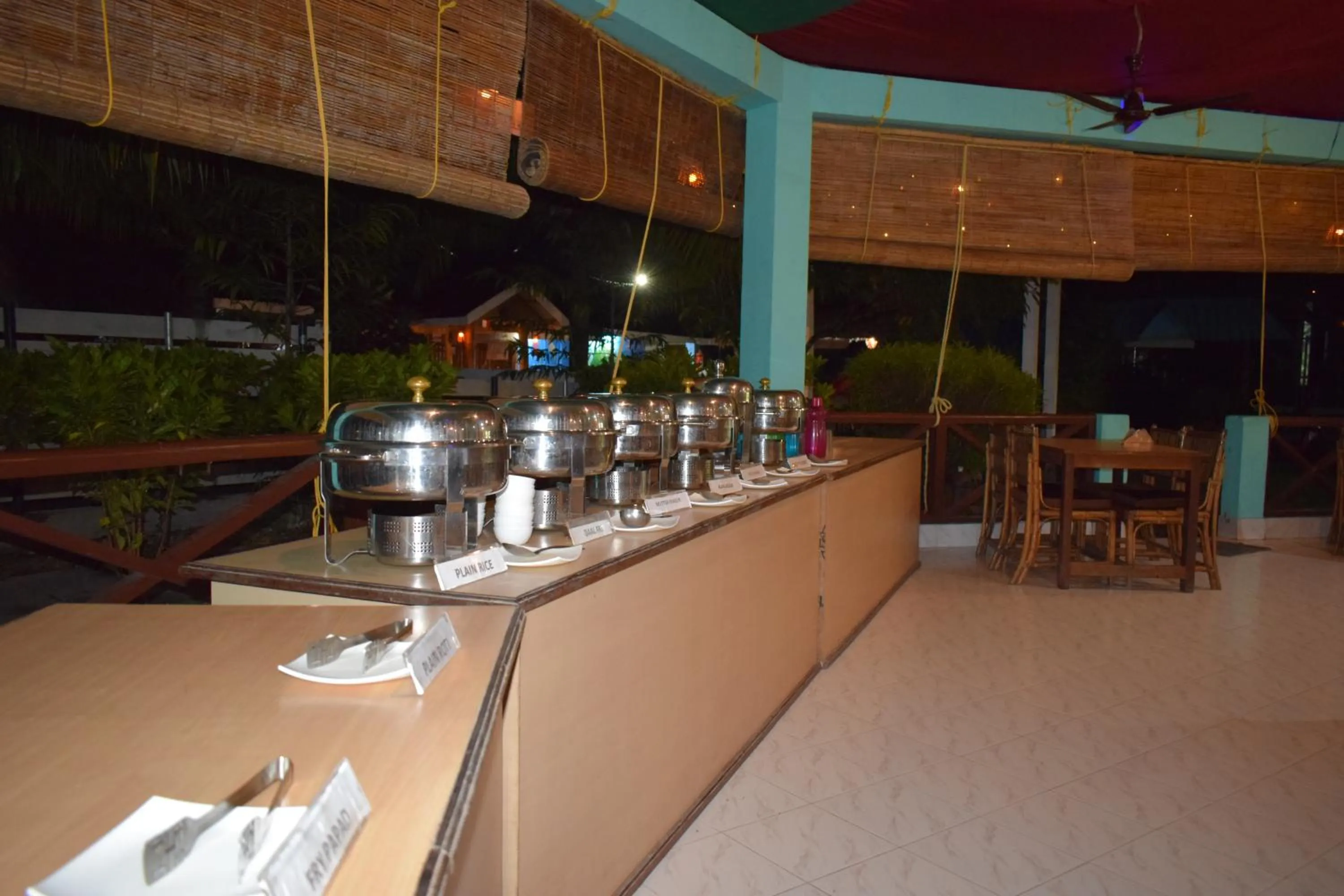 Restaurant/places to eat in Blue Bird Resort