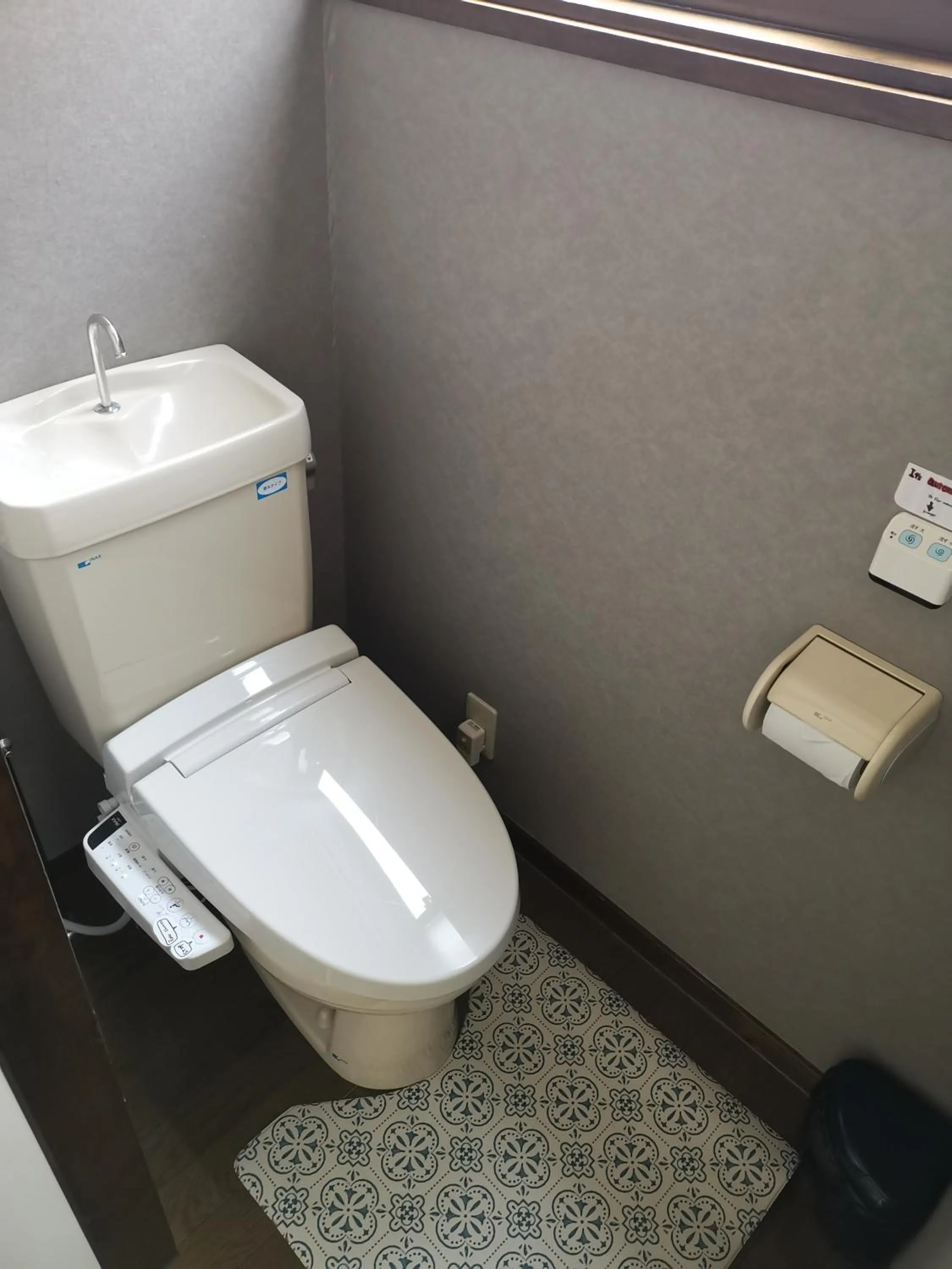 Toilet in Hakuba Powder Republic