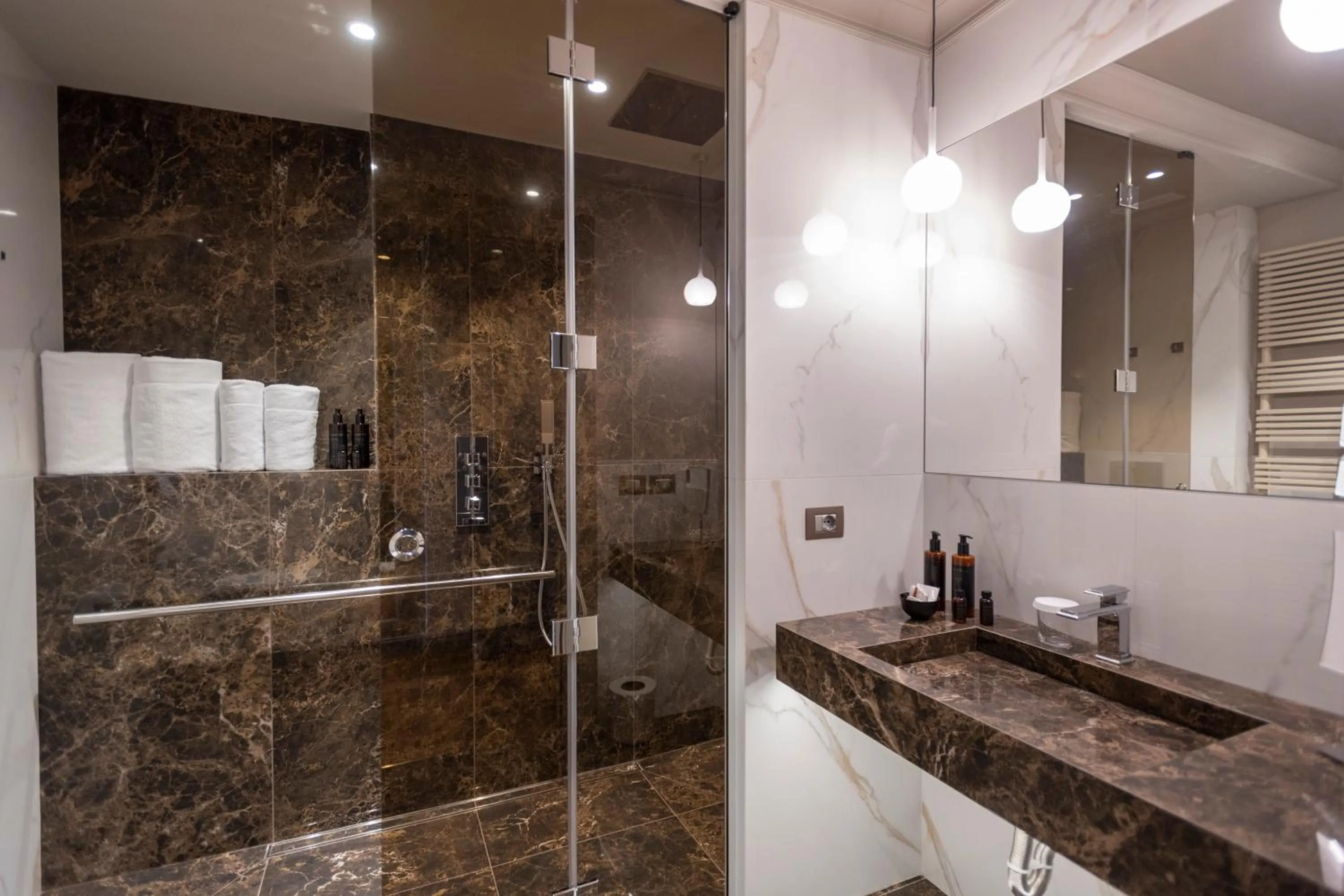 Shower in Dimora Cordero