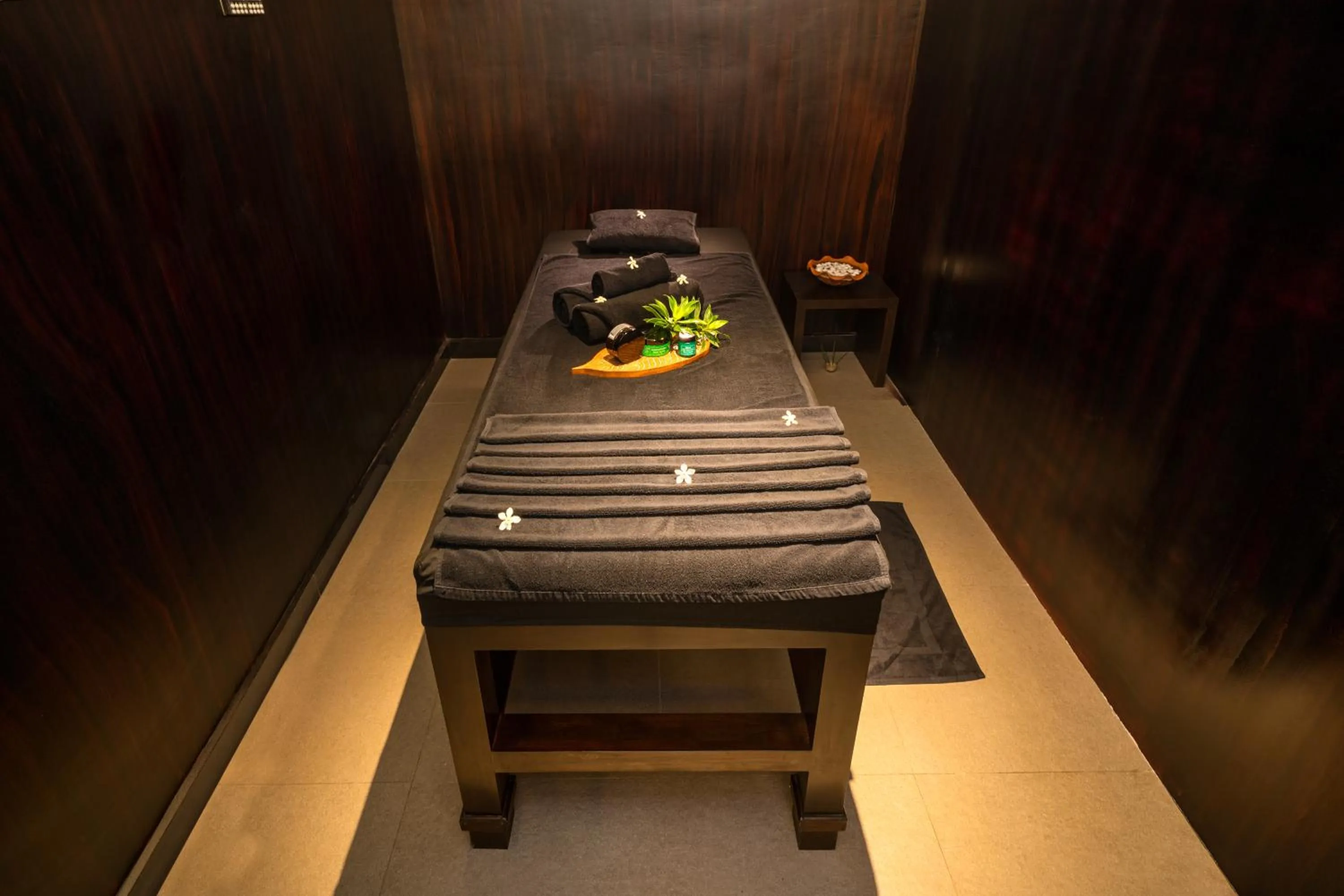 Massage in Regal Réseau Hotel & Spa