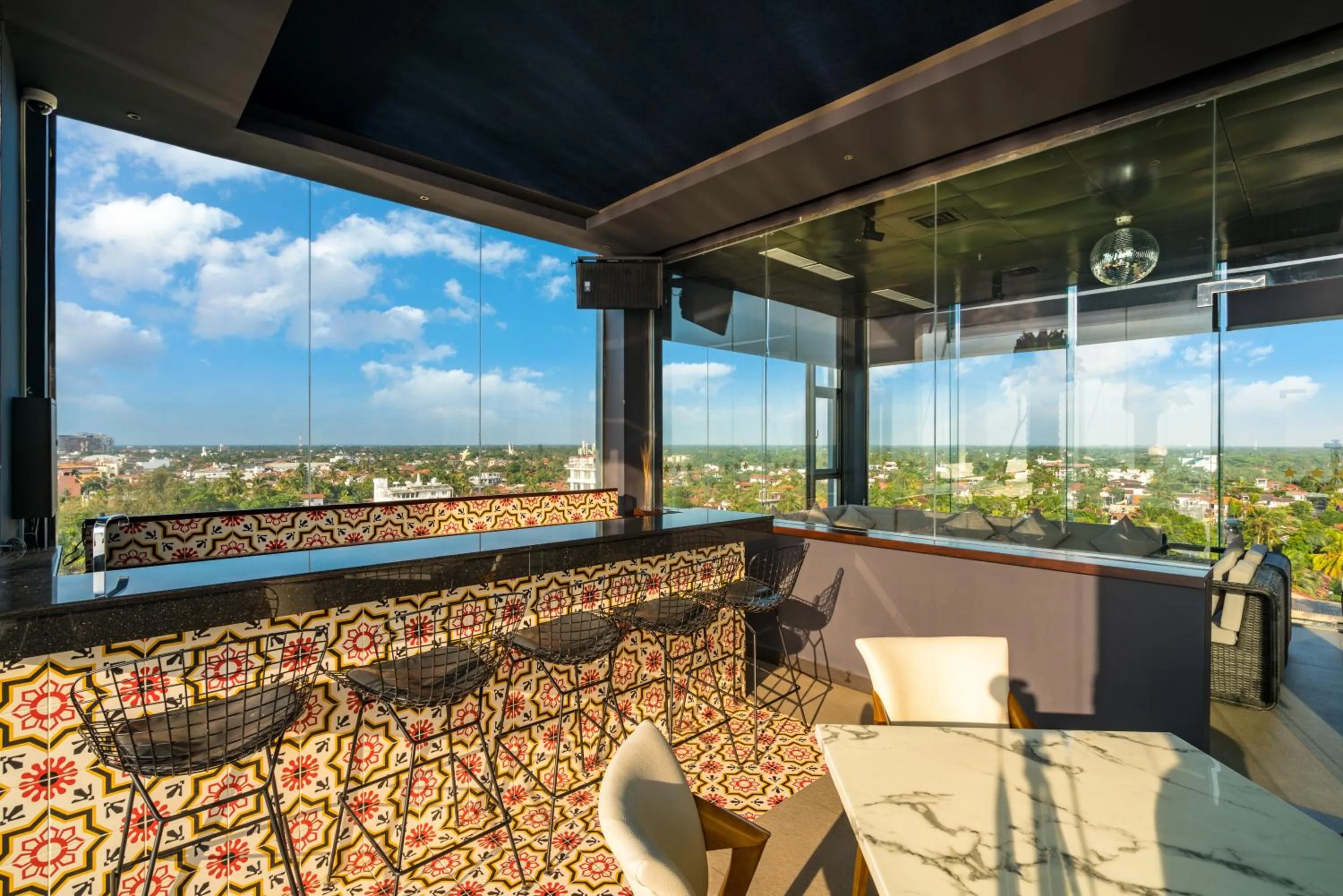 Lounge or bar in Regal Réseau Hotel & Spa