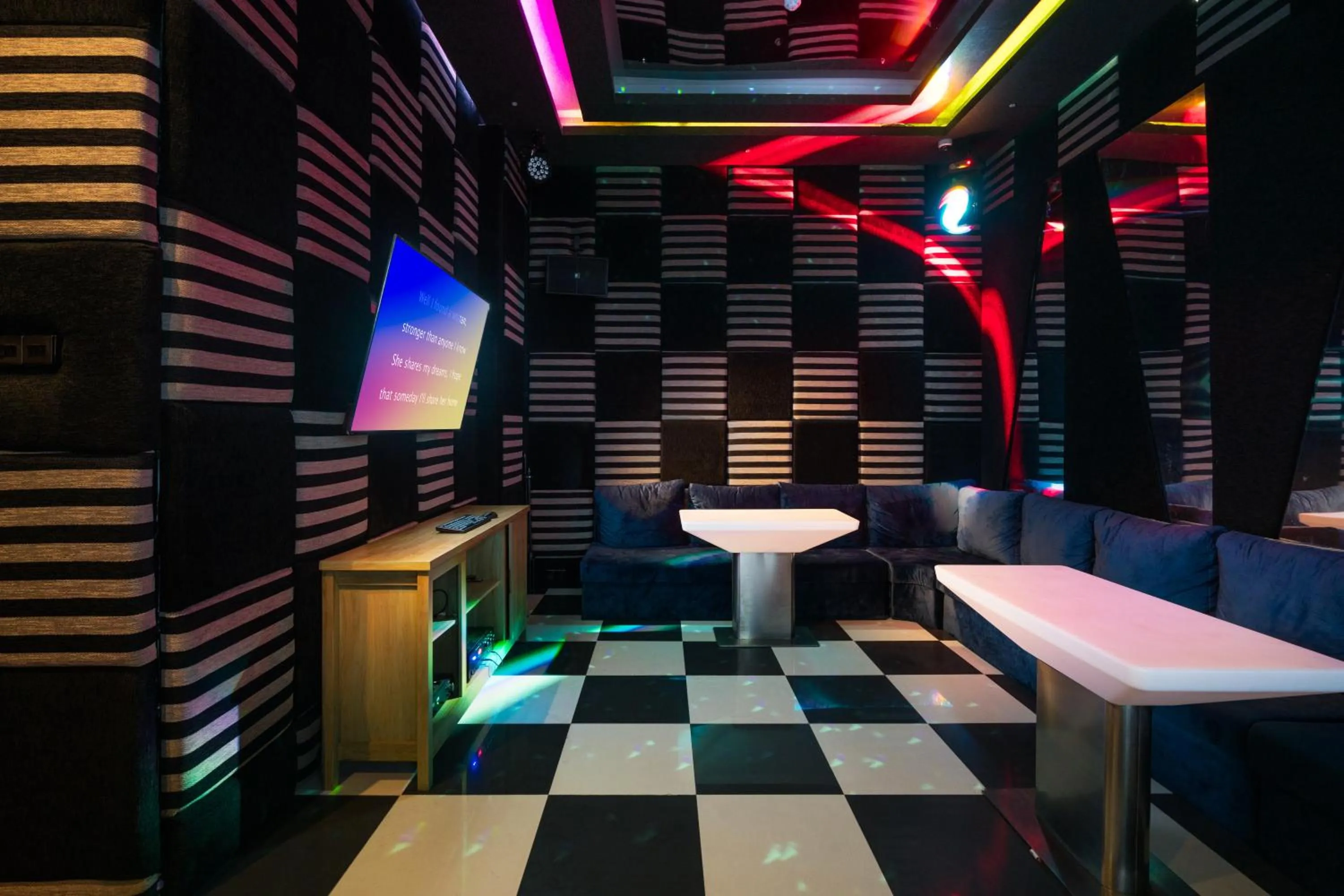 Karaoke in Regal Réseau Hotel & Spa