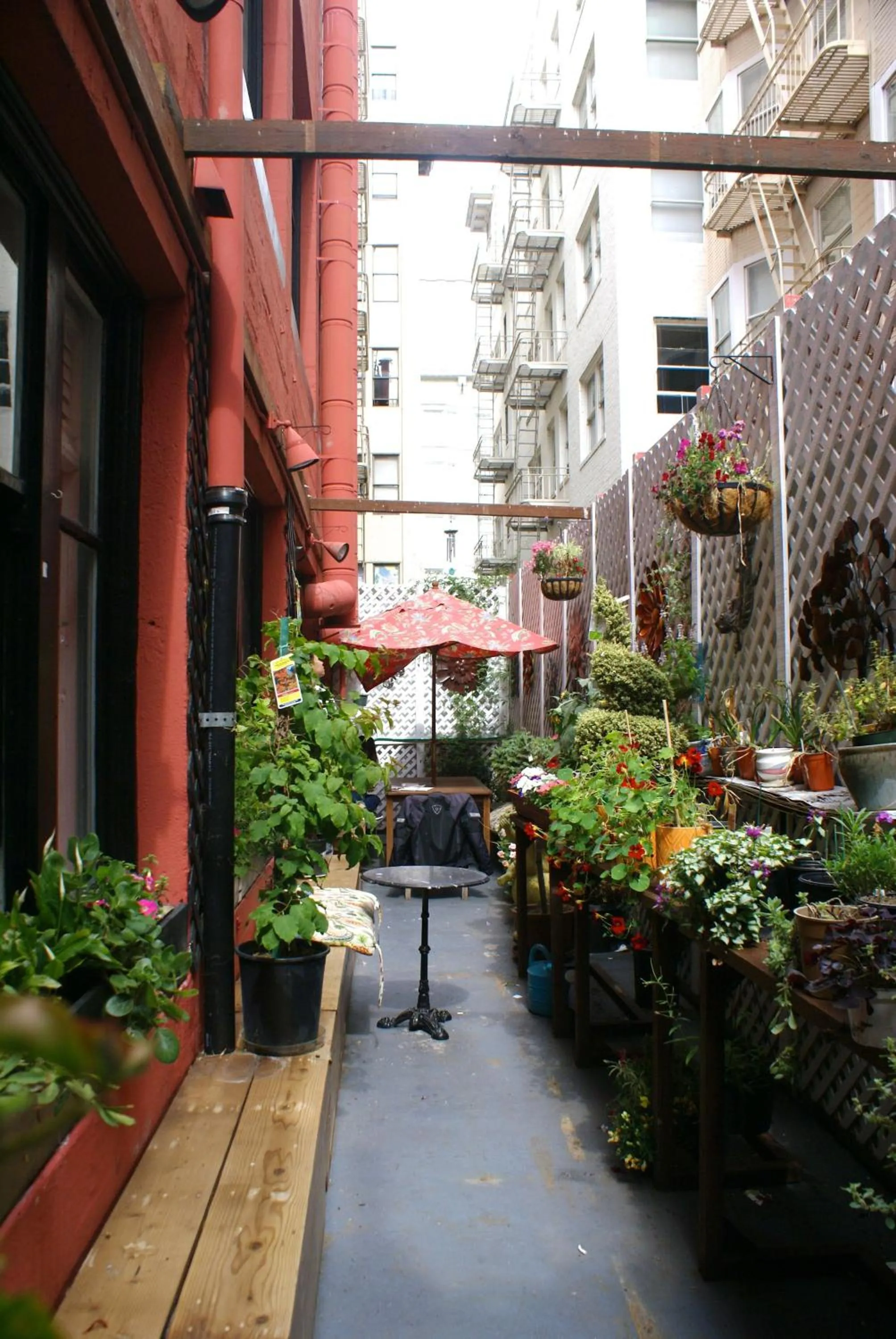 Facade/entrance in Adelaide Hostel