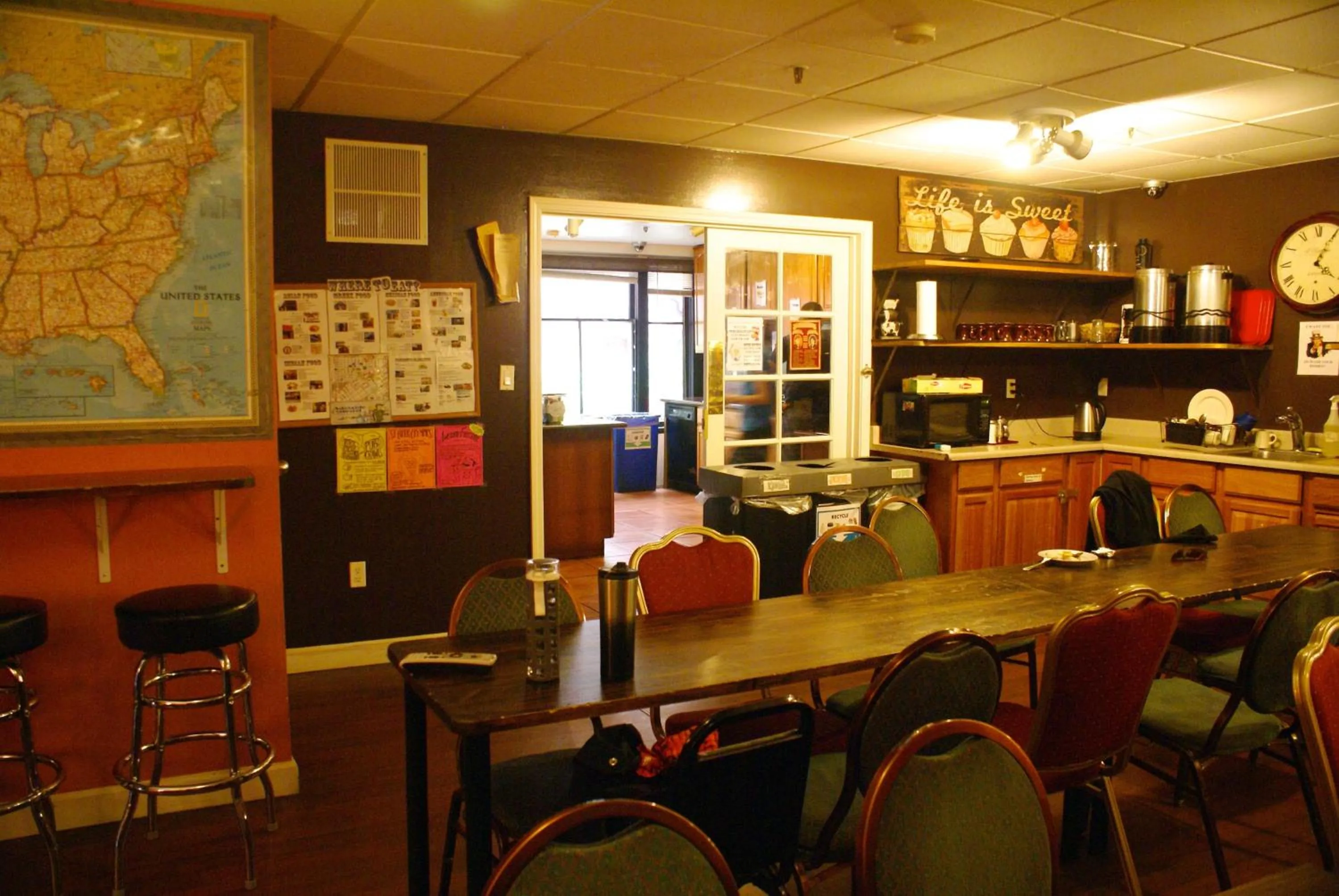 Restaurant/places to eat in Adelaide Hostel