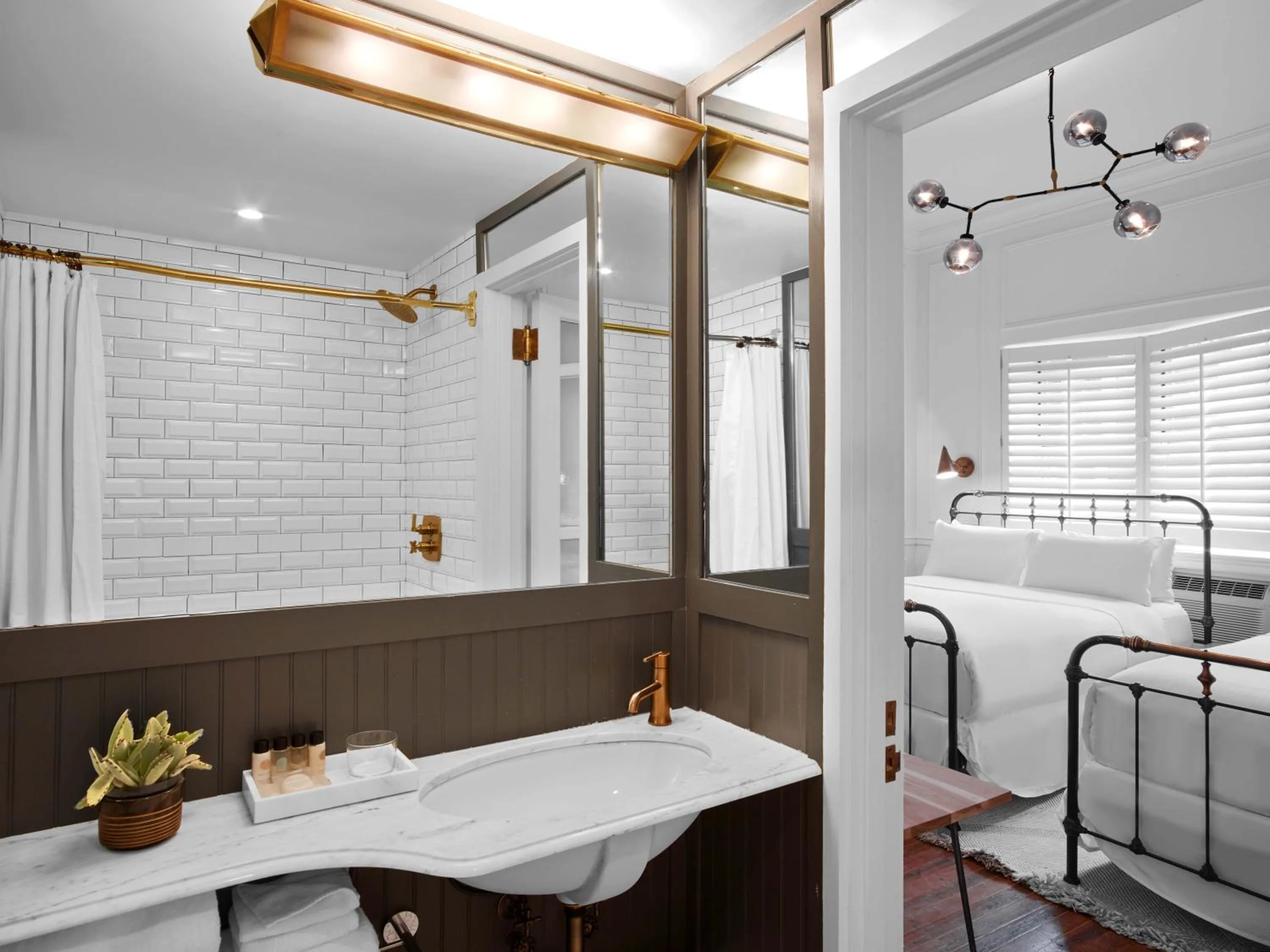 Bathroom, Bed in Life Hotel New York