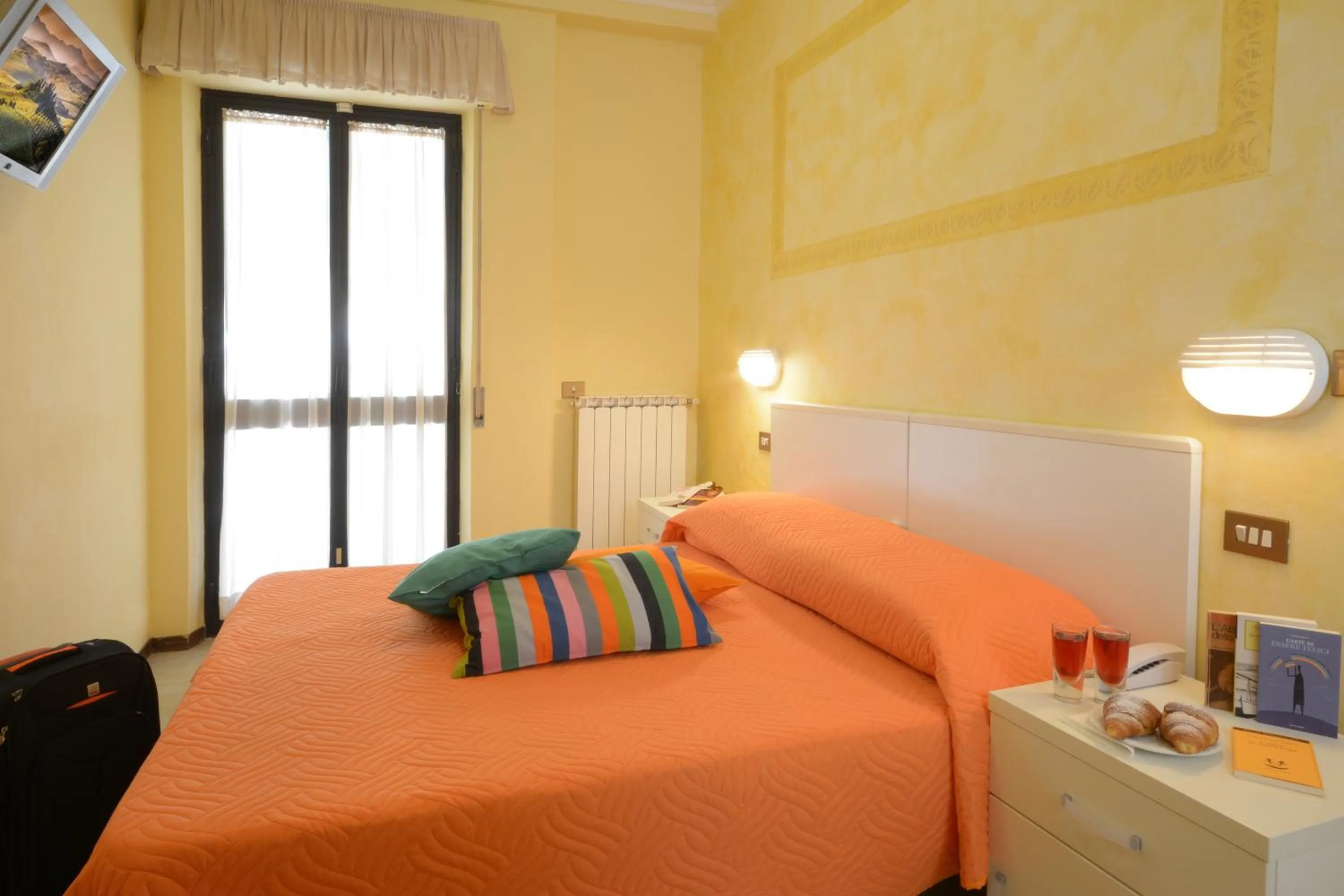 Day, Bed in Albergo Martini