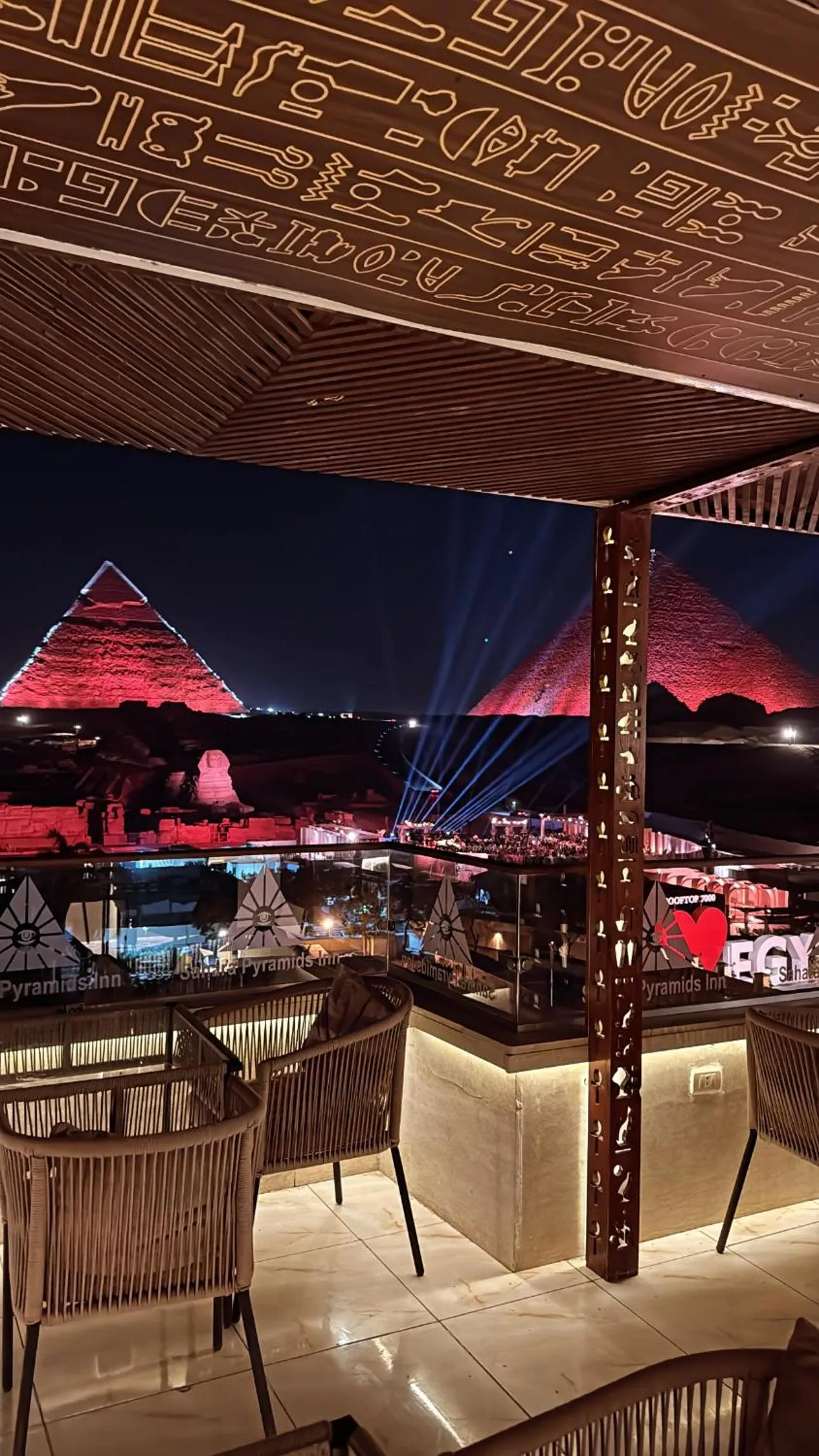 Restaurant/places to eat in Sahara Pyramids Inn