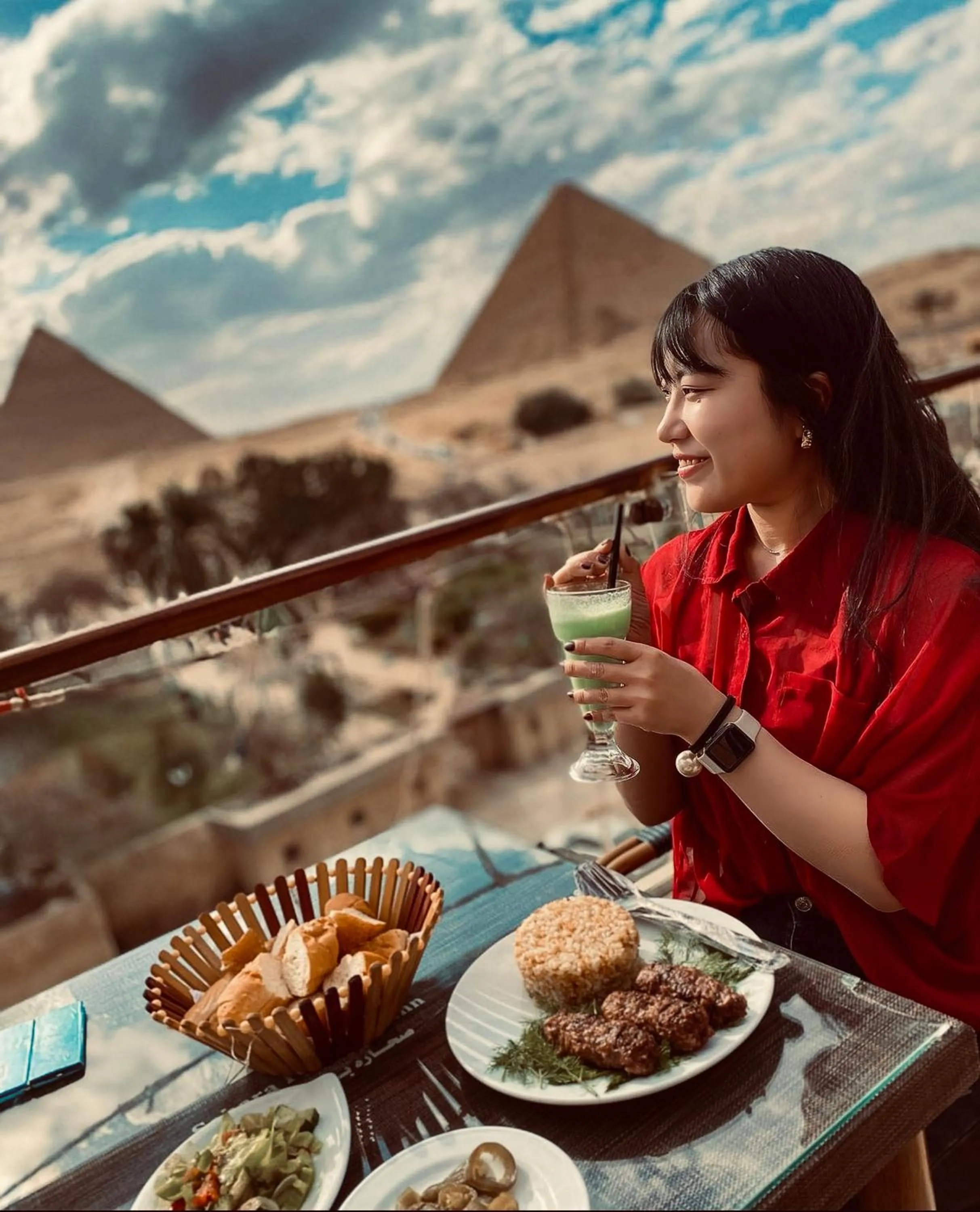 Restaurant/places to eat in Sahara Pyramids Inn