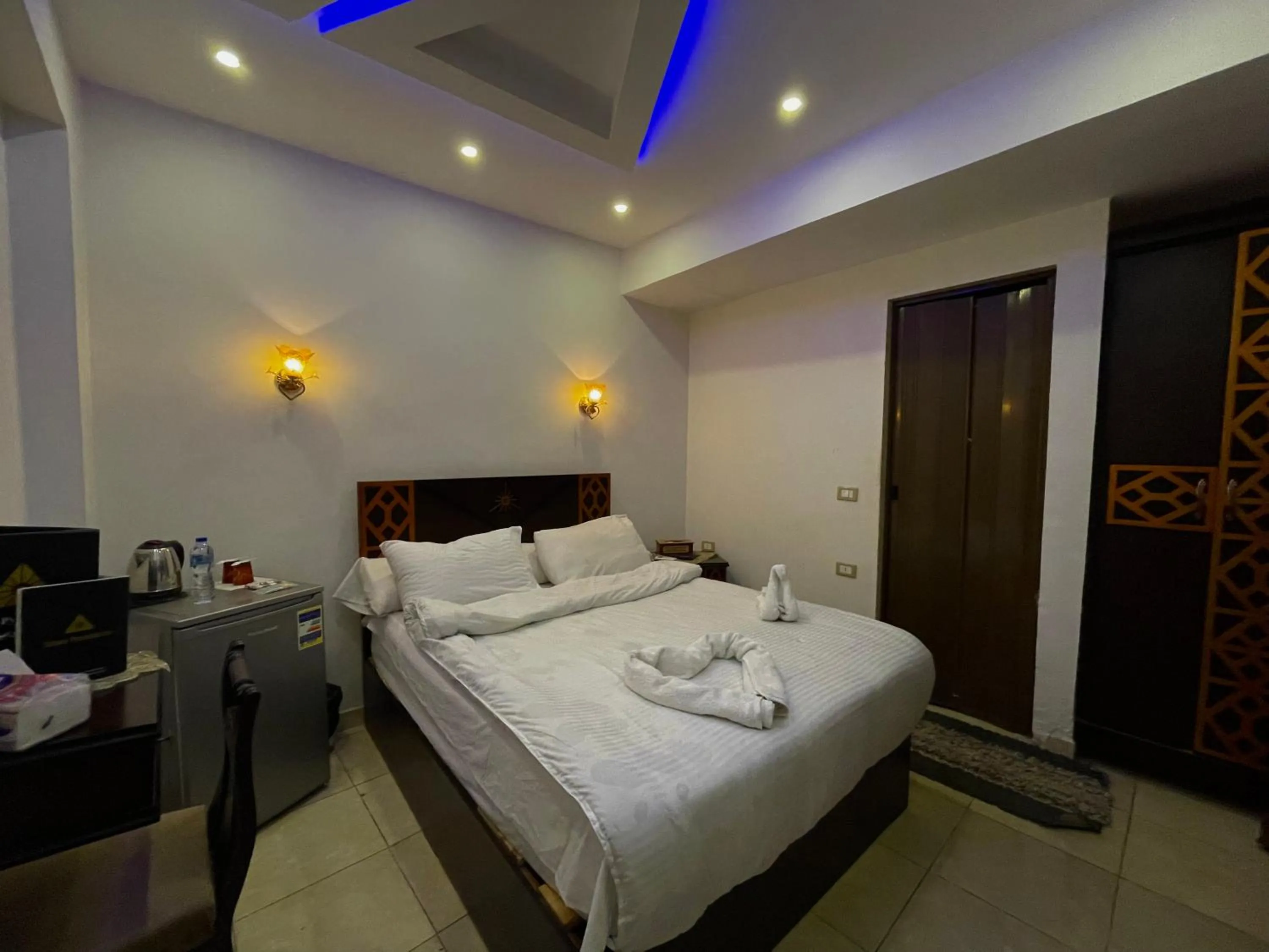 Bed in Sahara Pyramids Inn