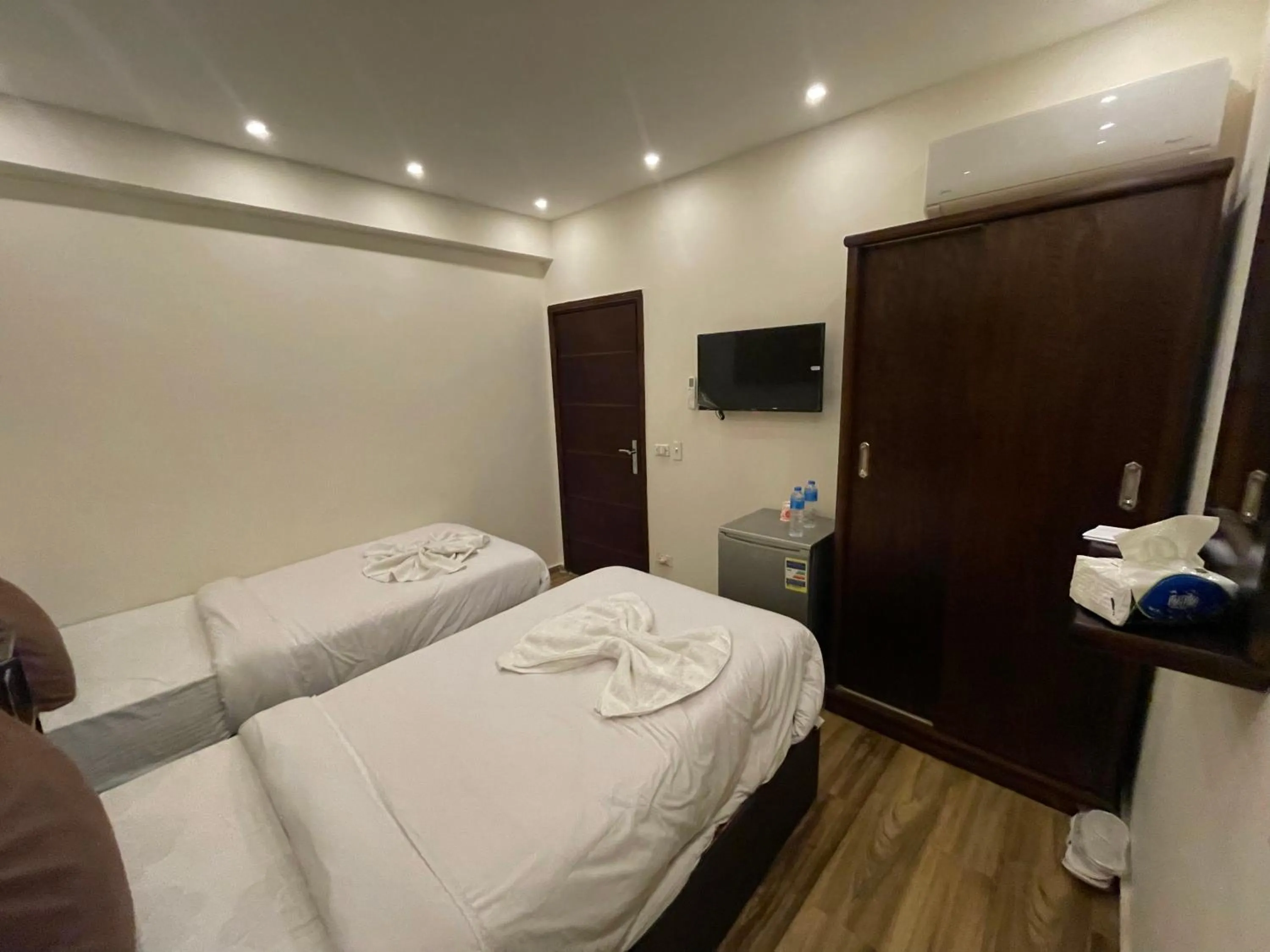 Bed in Sahara Pyramids Inn