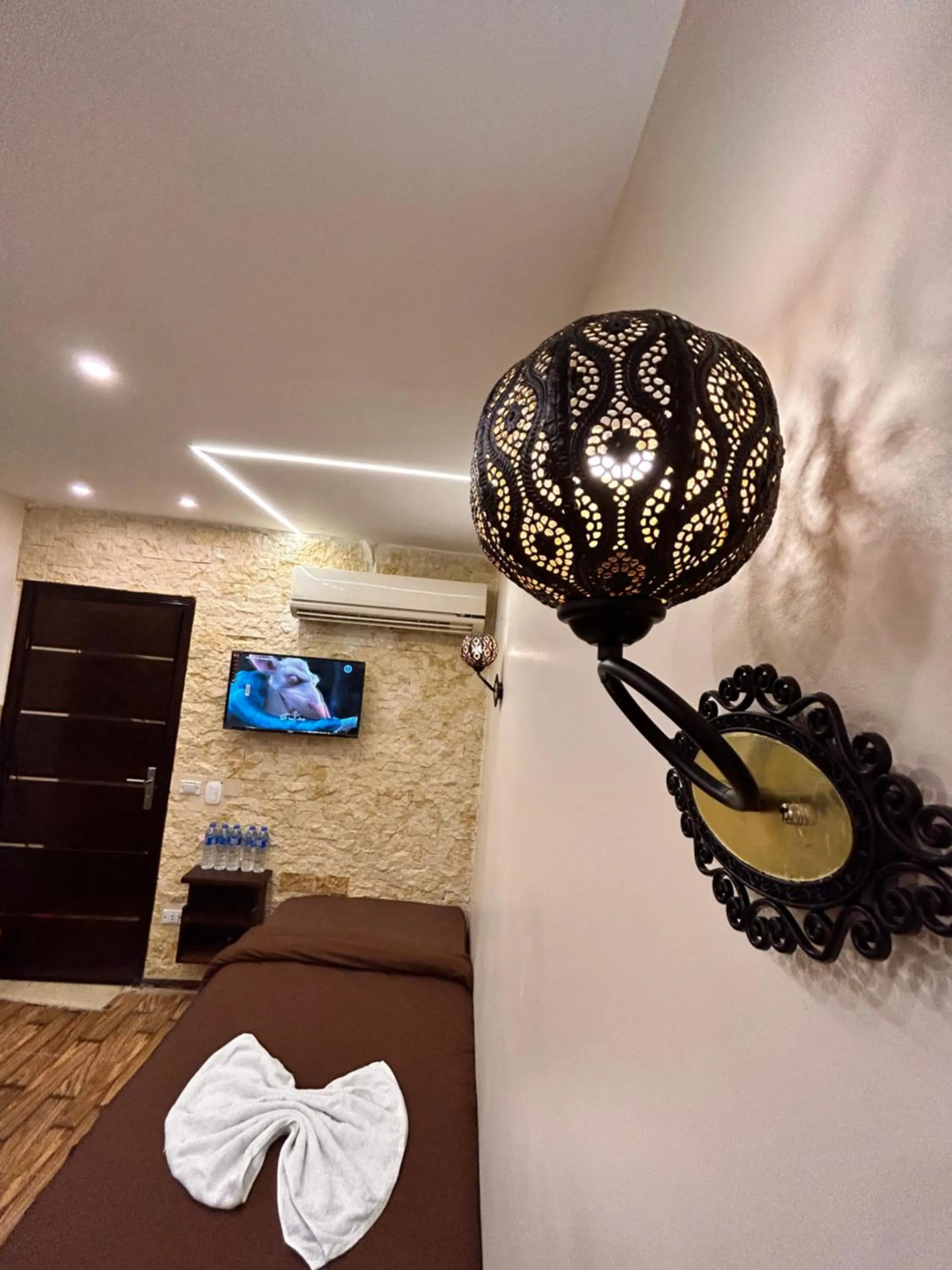 Bed in Sahara Pyramids Inn