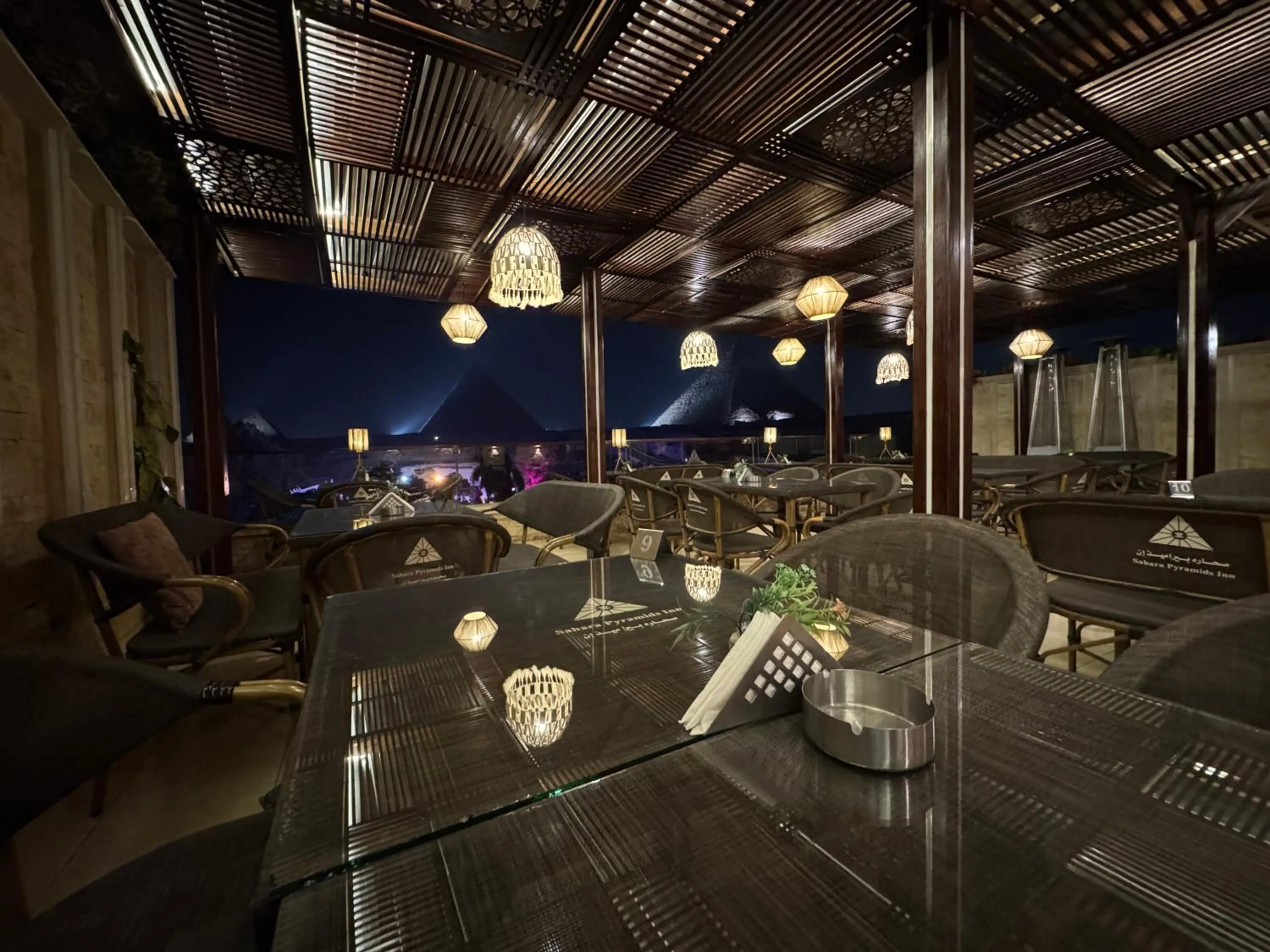 Restaurant/places to eat in Sahara Pyramids Inn