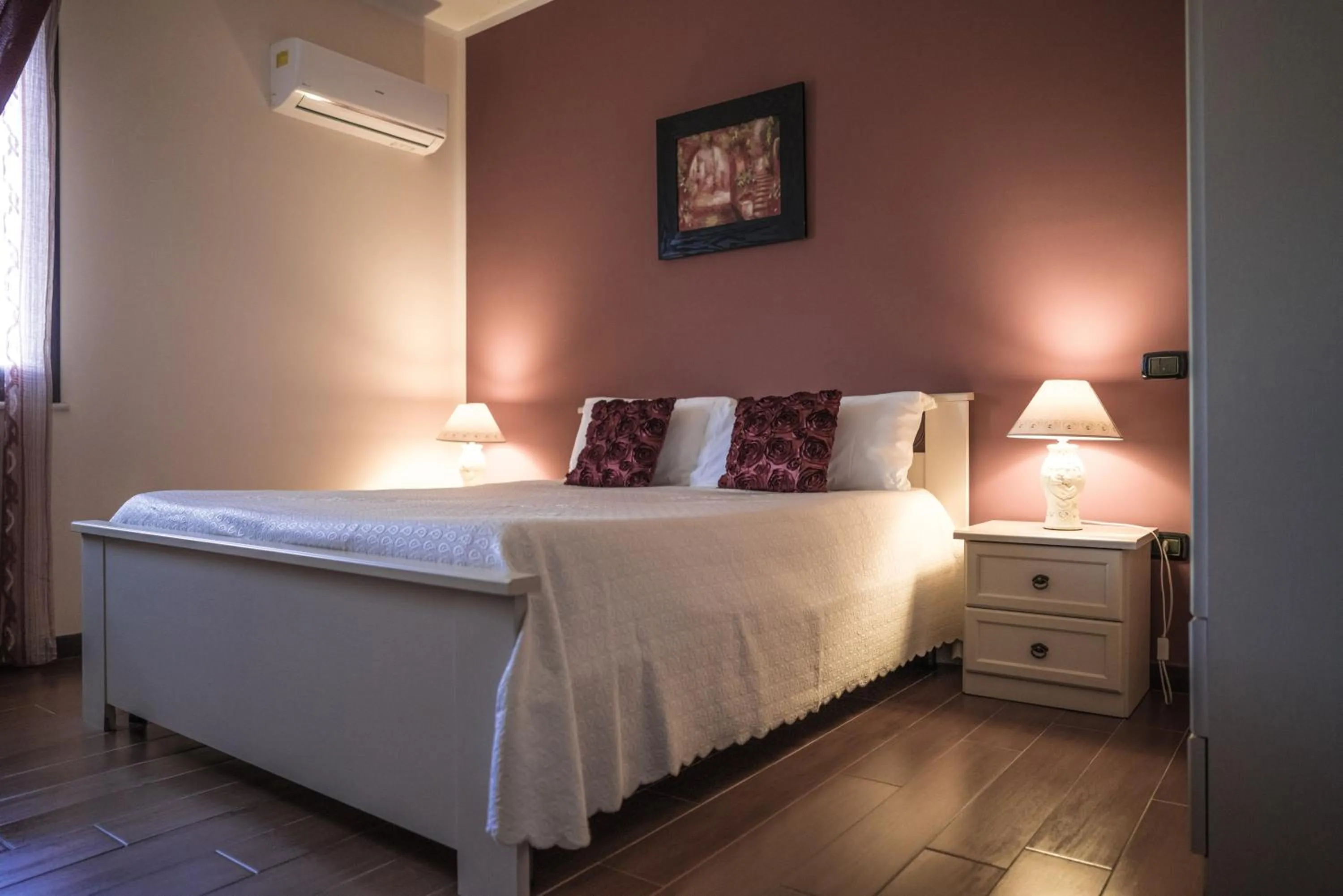 Photo of the whole room, Bed in Casa Piano del Re