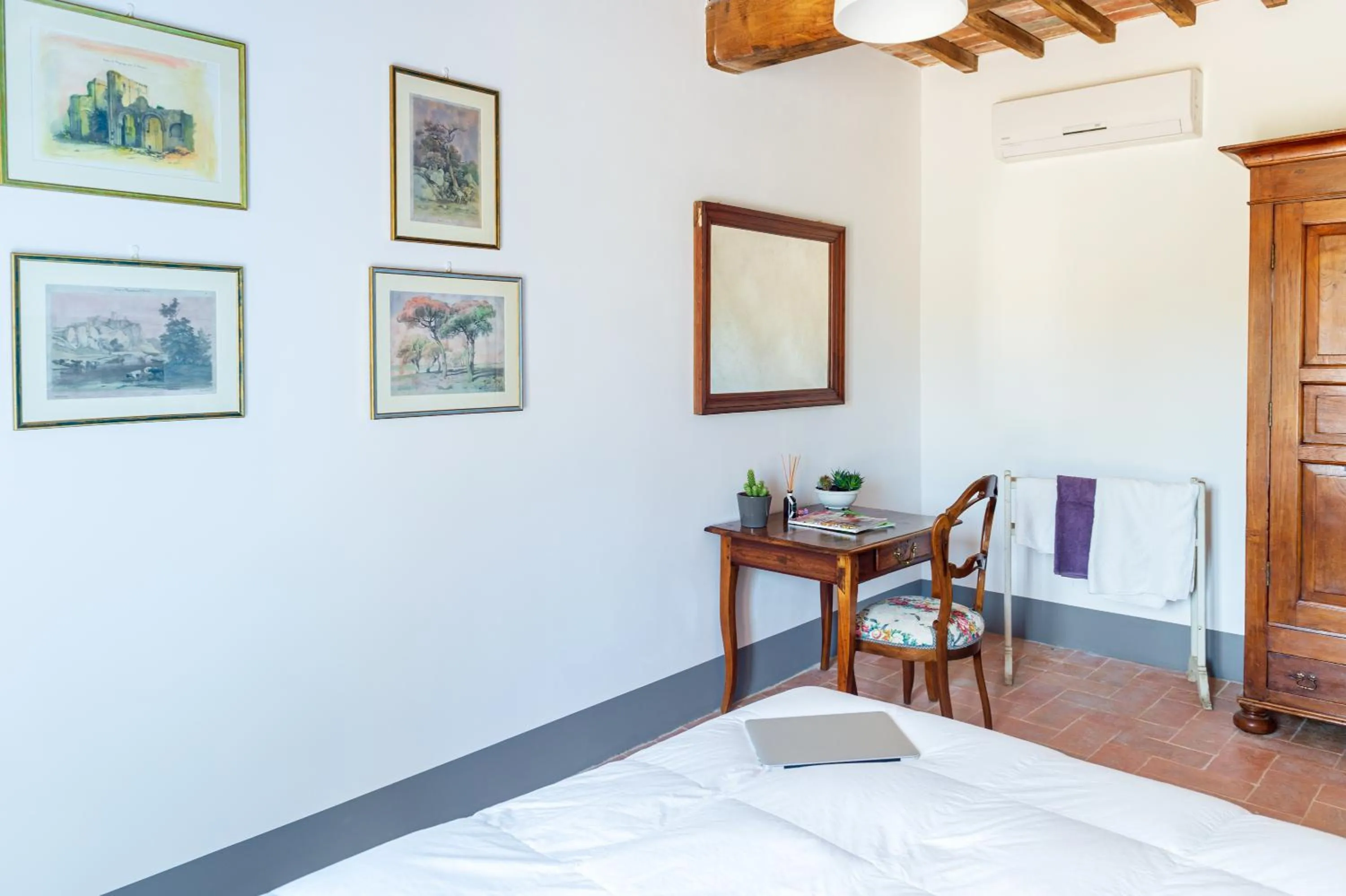 Decorative detail, Bed in Tenuta La Santissima