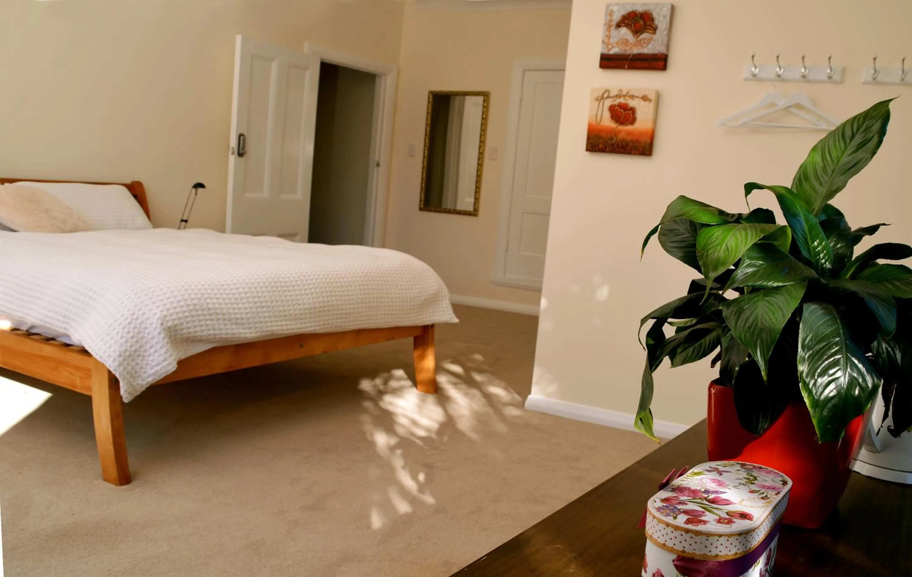 Bedroom, Bed in English Cherry Tree Manor