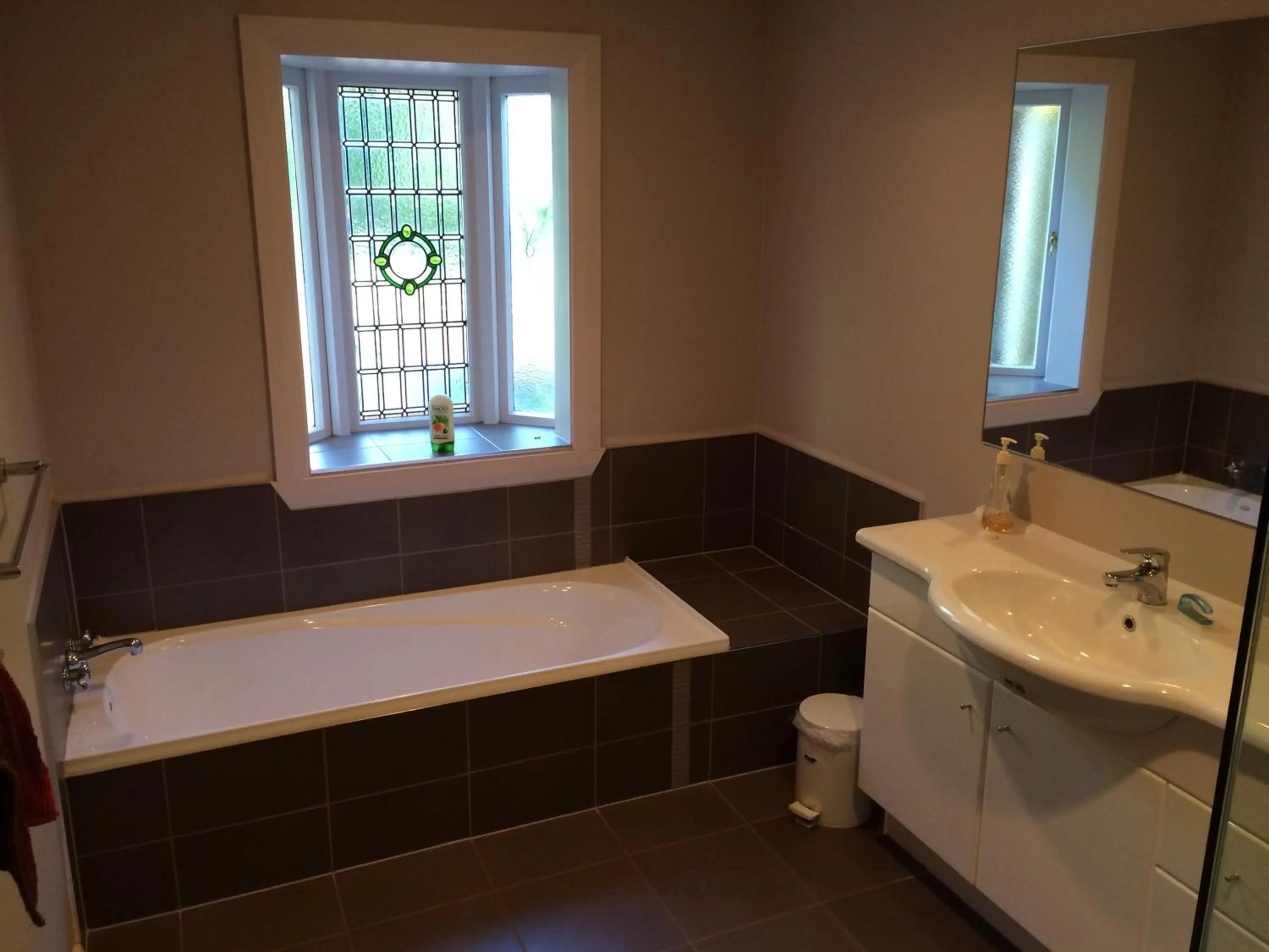 Bath in English Cherry Tree Manor