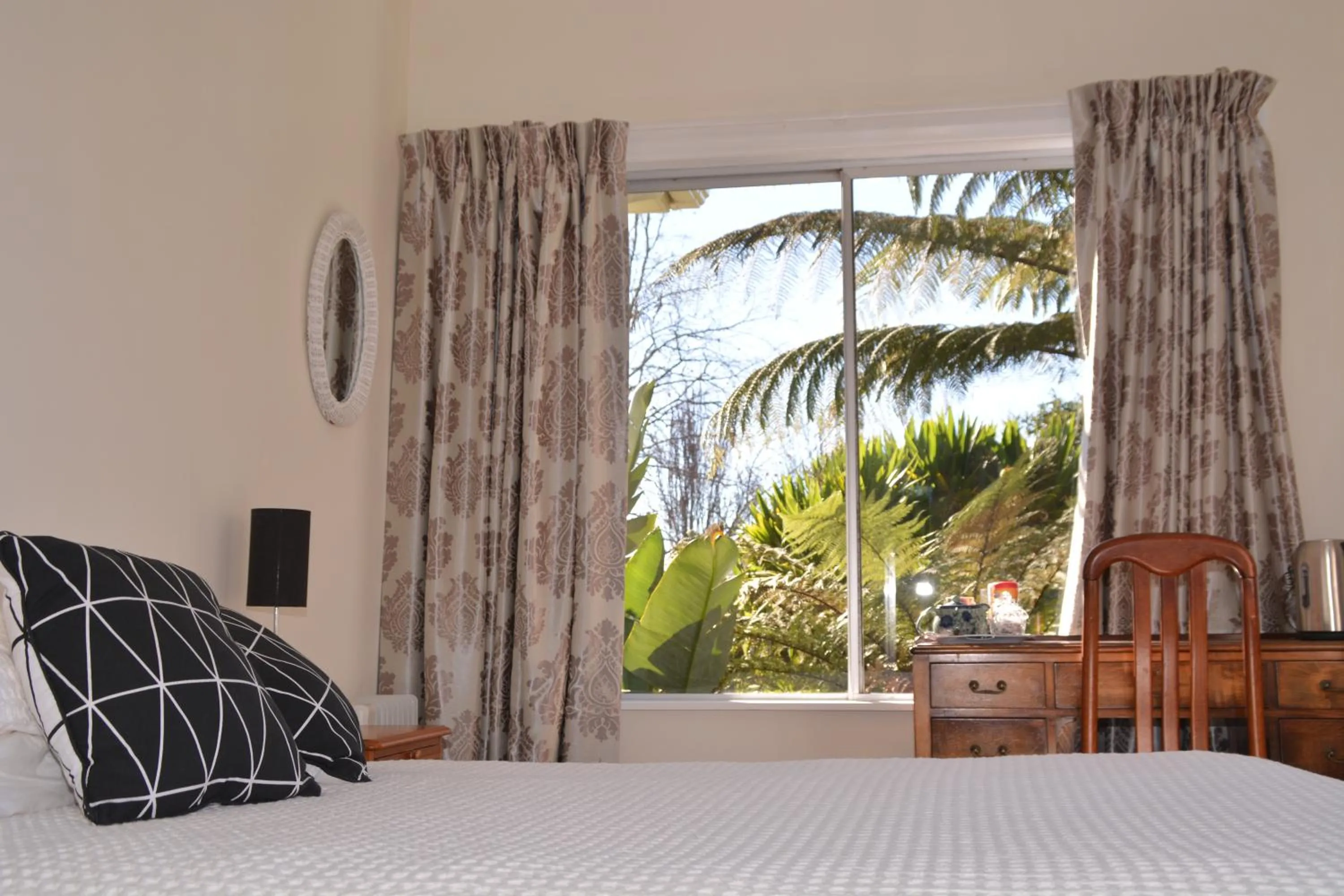 Bedroom, Bed in English Cherry Tree Manor