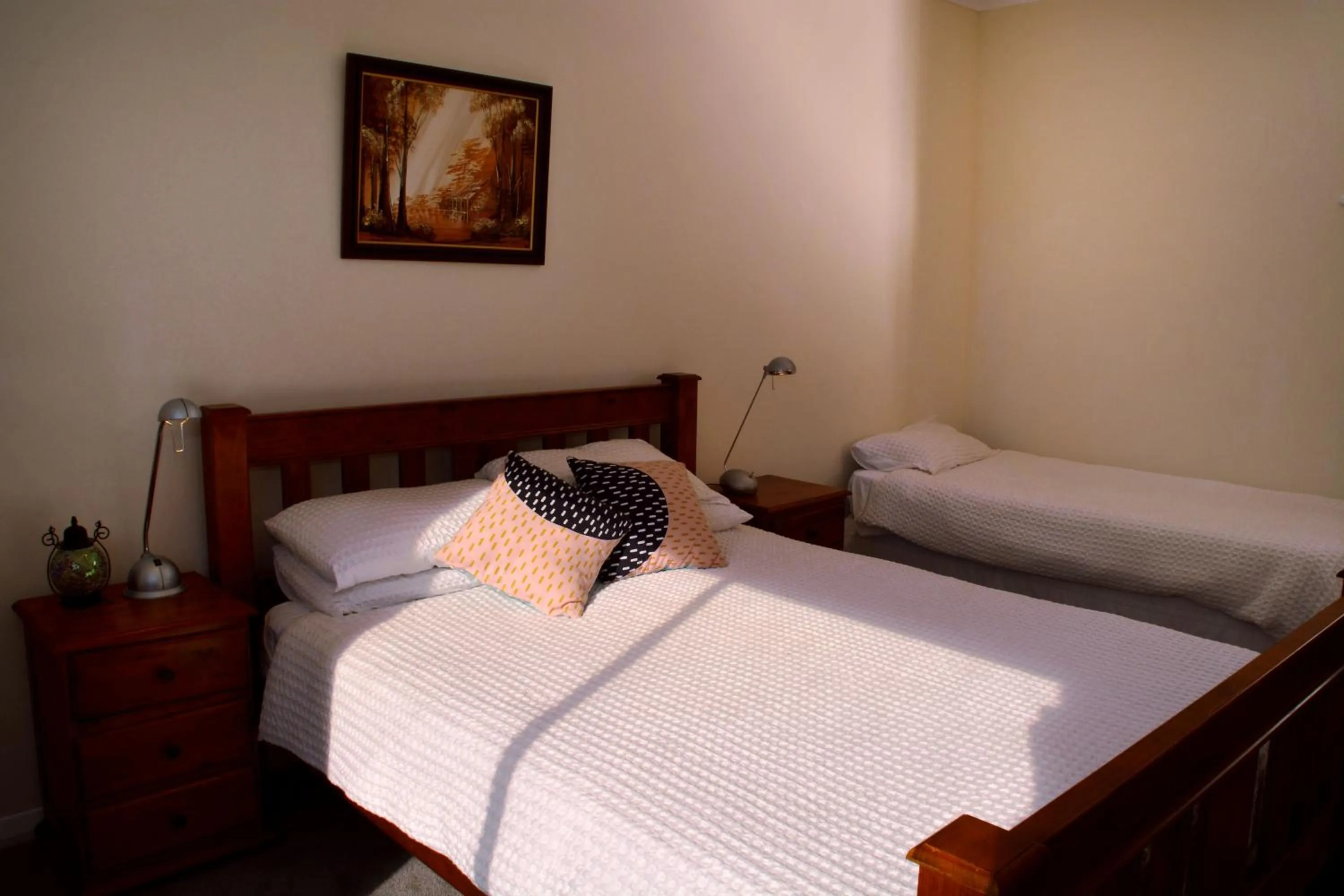 Bedroom, Bed in English Cherry Tree Manor