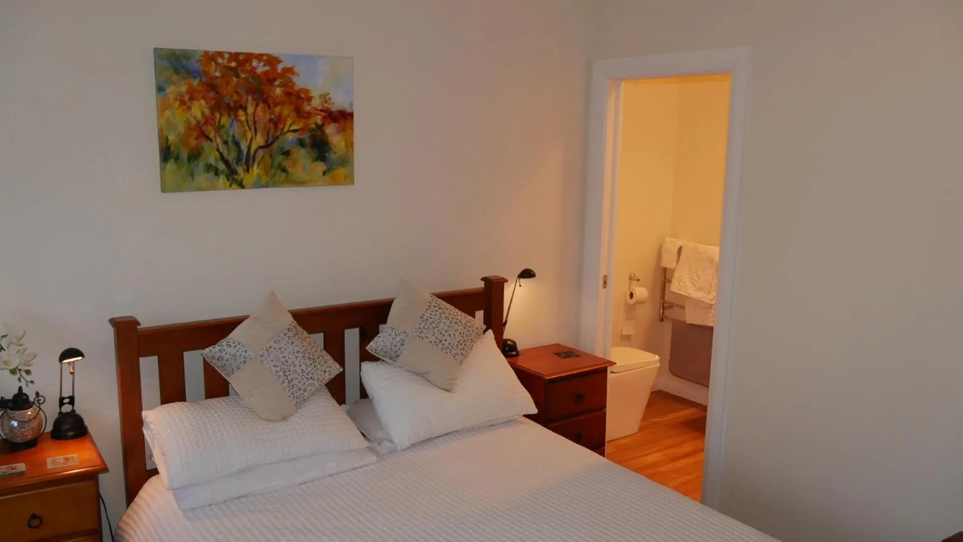 Bedroom, Bed in English Cherry Tree Manor