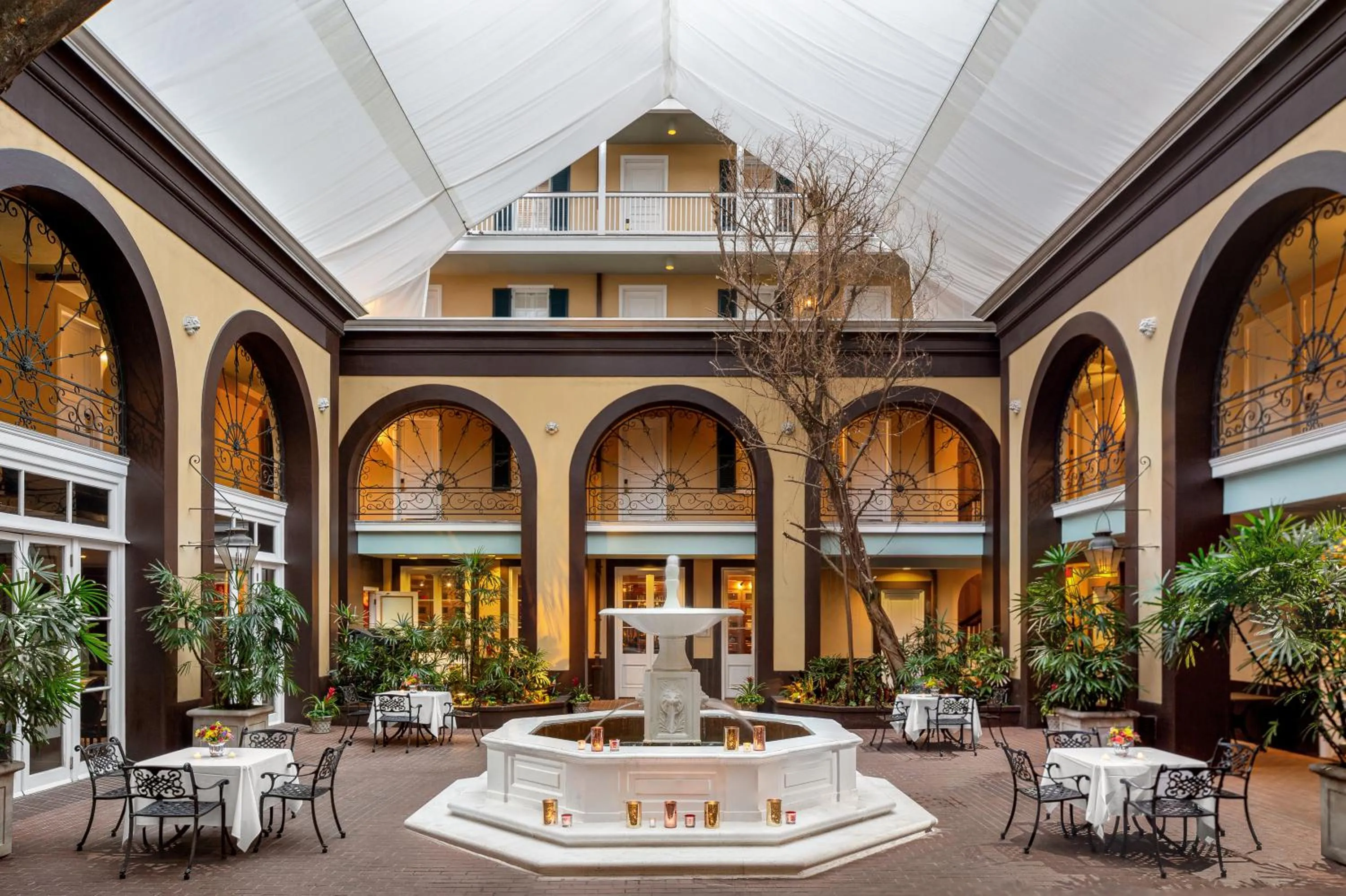 Inner courtyard view in Hotel Mazarin