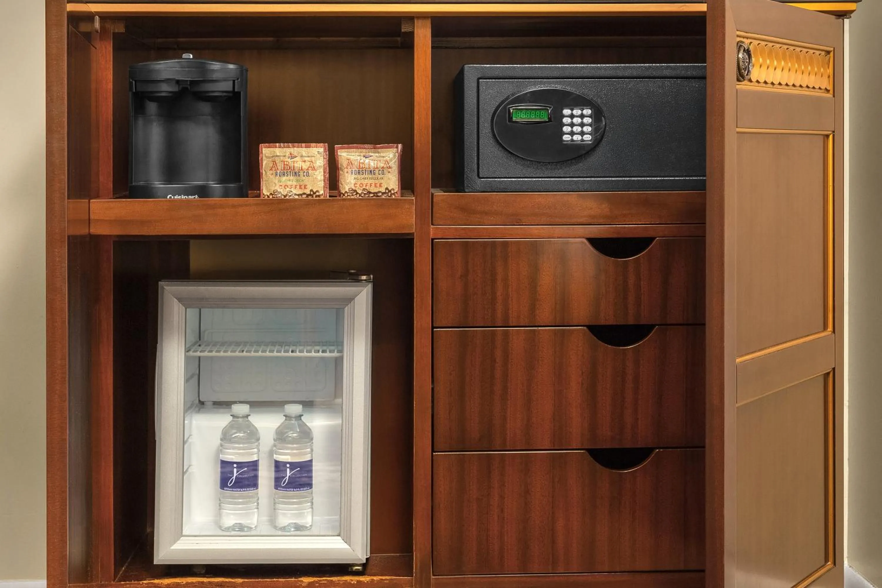 minibar in Hotel Mazarin