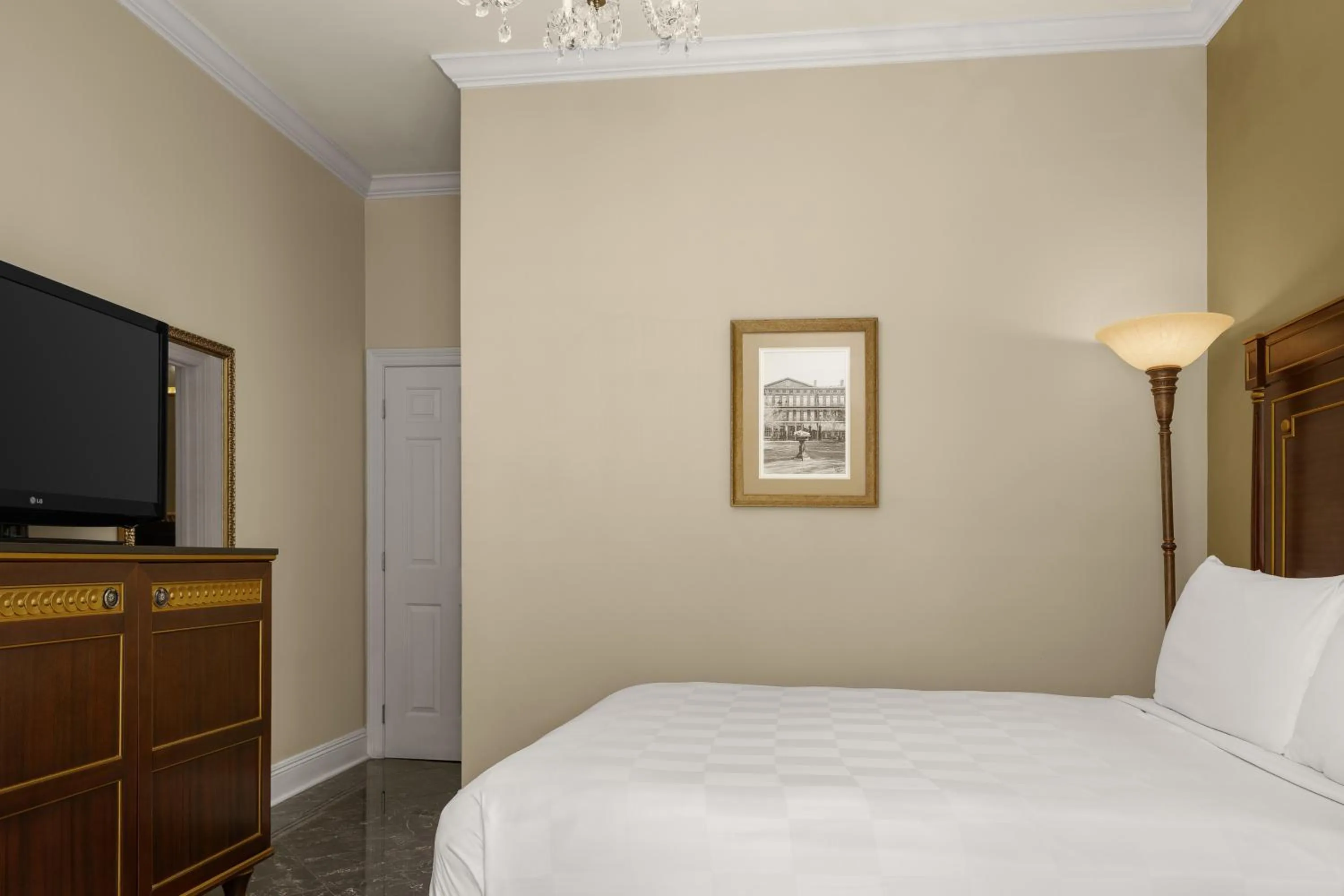 Bed in Hotel Mazarin