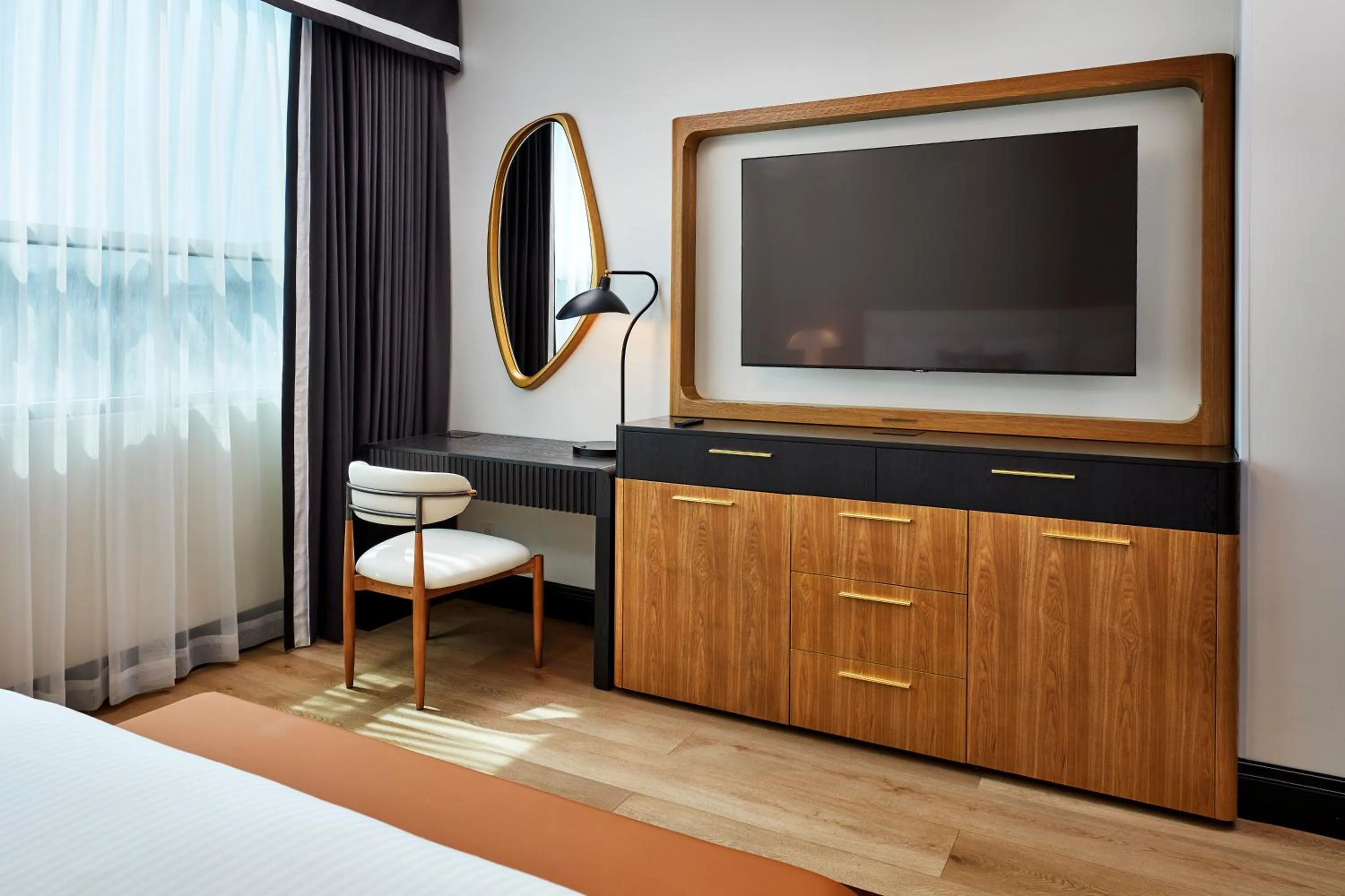 TV and multimedia, Bed in Elan Hotel