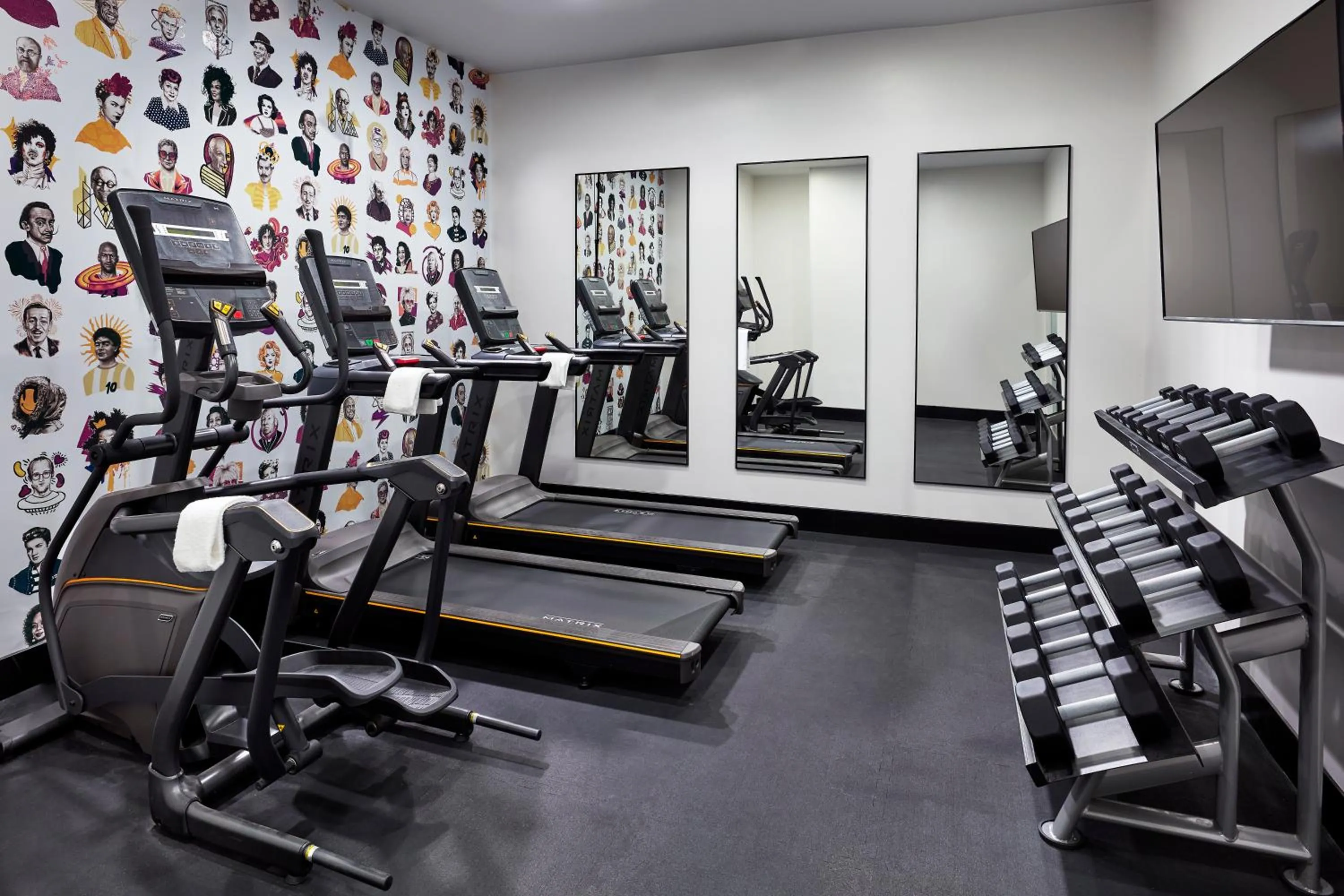 Fitness centre/facilities in Elan Hotel
