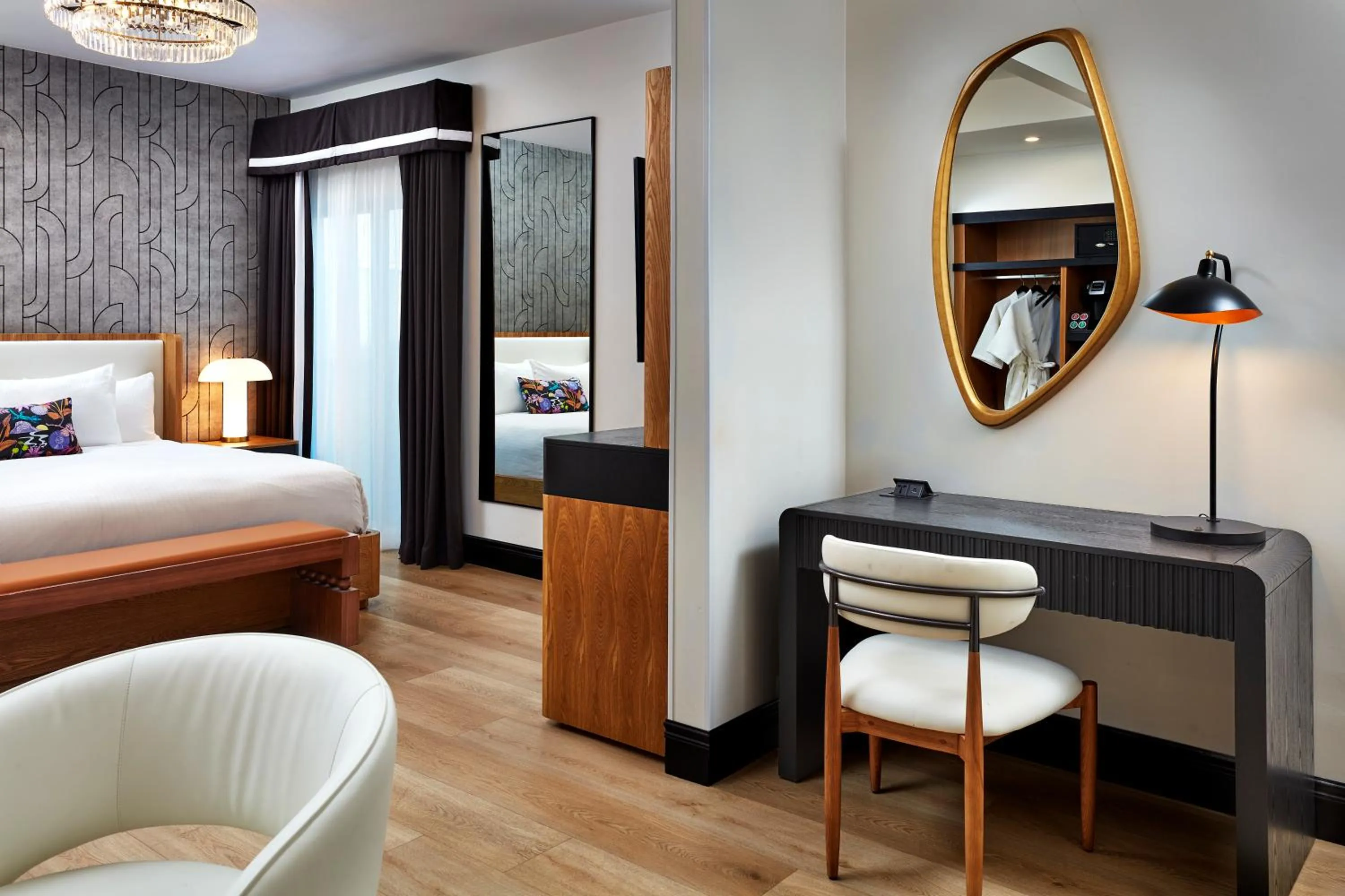 Living room, Bed in Elan Hotel