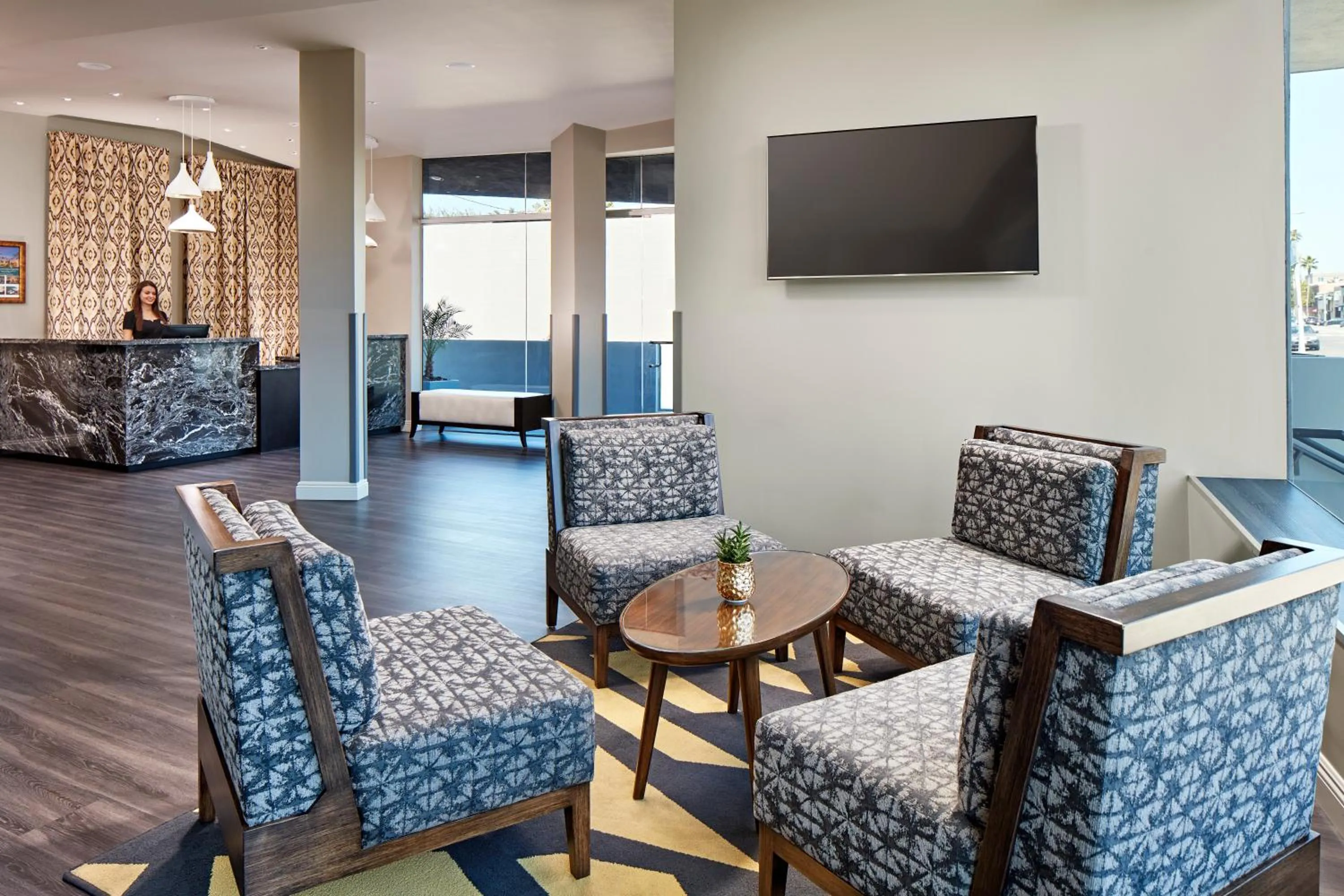 Communal lounge/ TV room in Elan Hotel