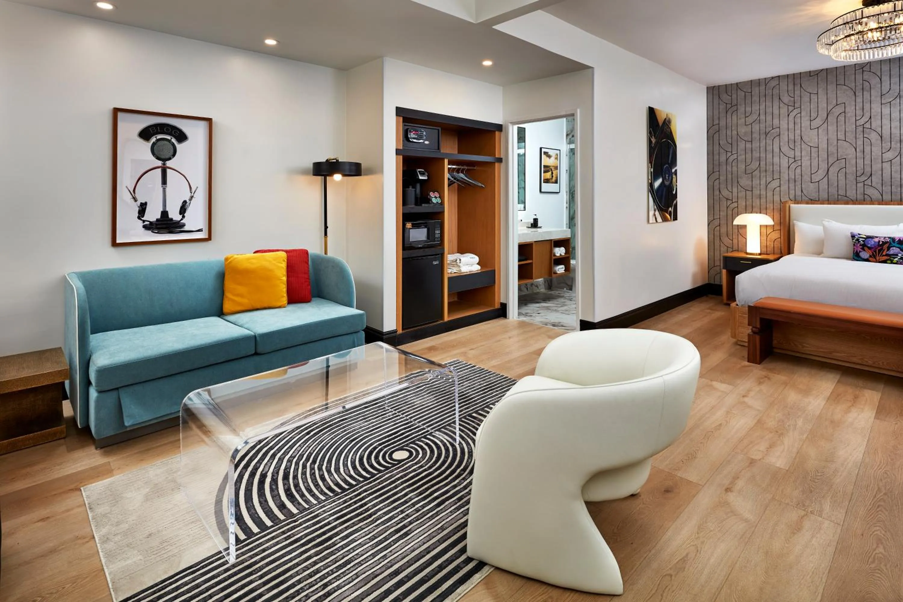 Living room, Bed in Elan Hotel