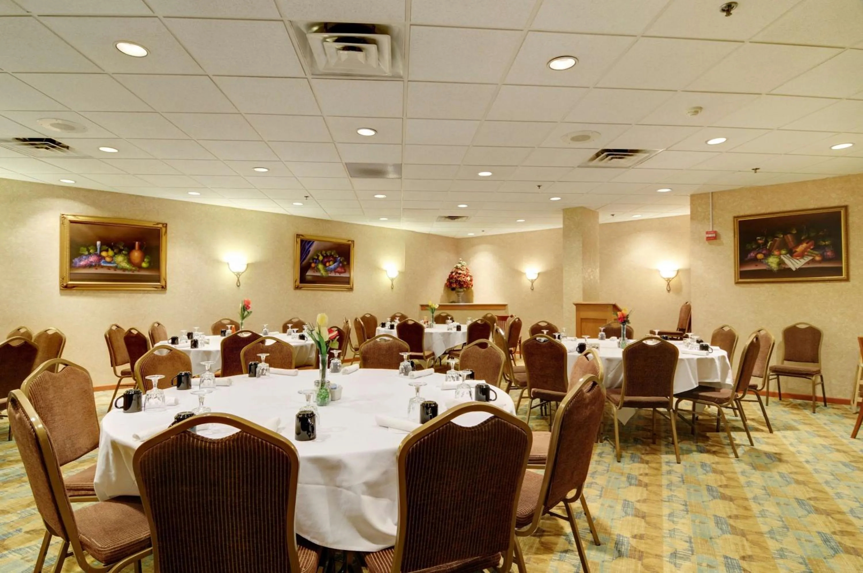 Restaurant/places to eat in Best Western Plus Chicago Hillside