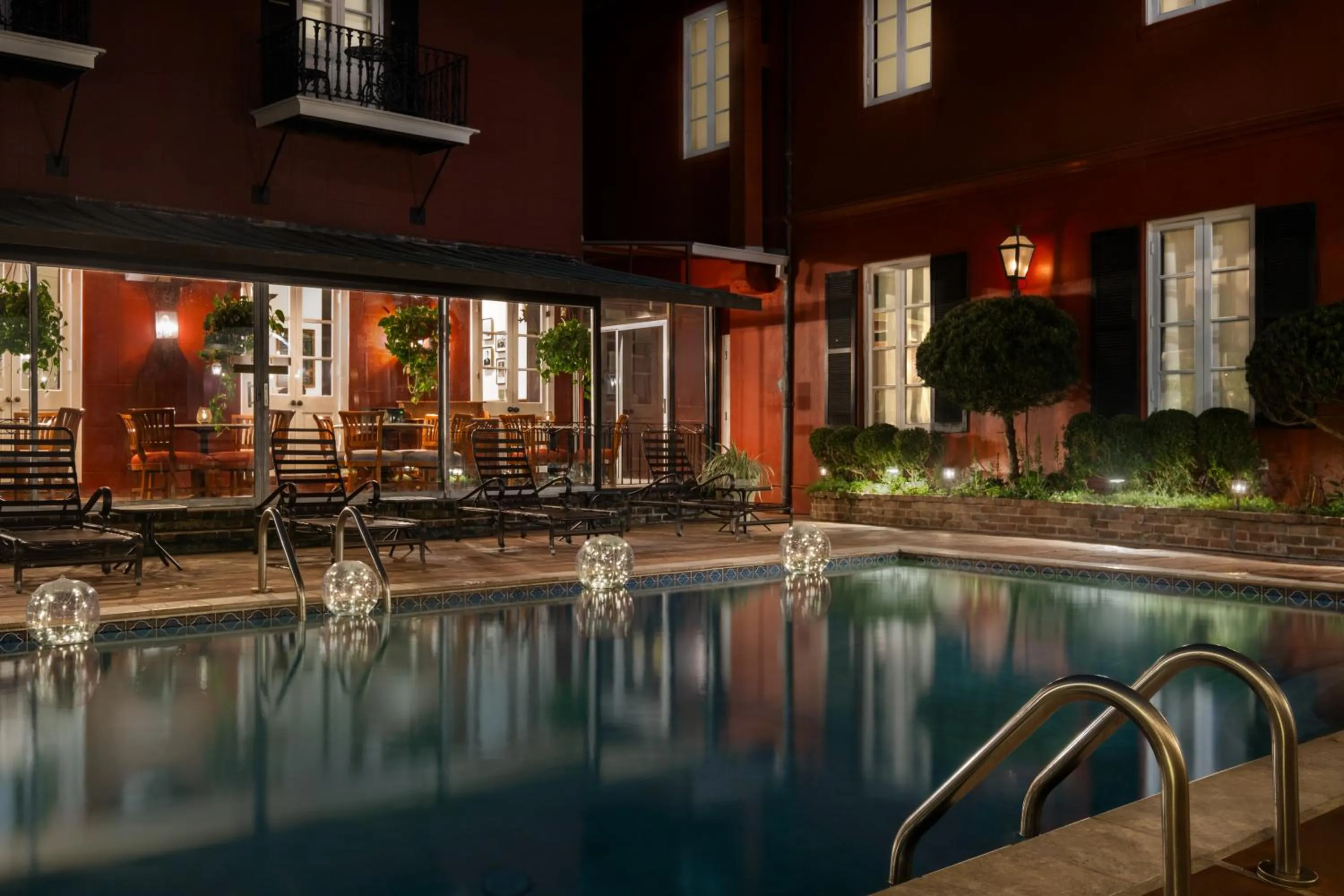 Swimming pool in Le Richelieu Hotel in the French Quarter