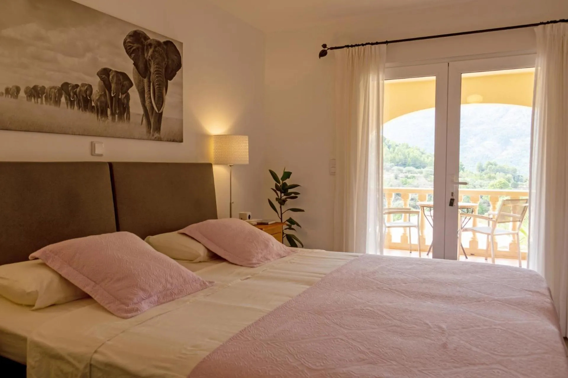 Bed in Villa Foia Vella - adults only