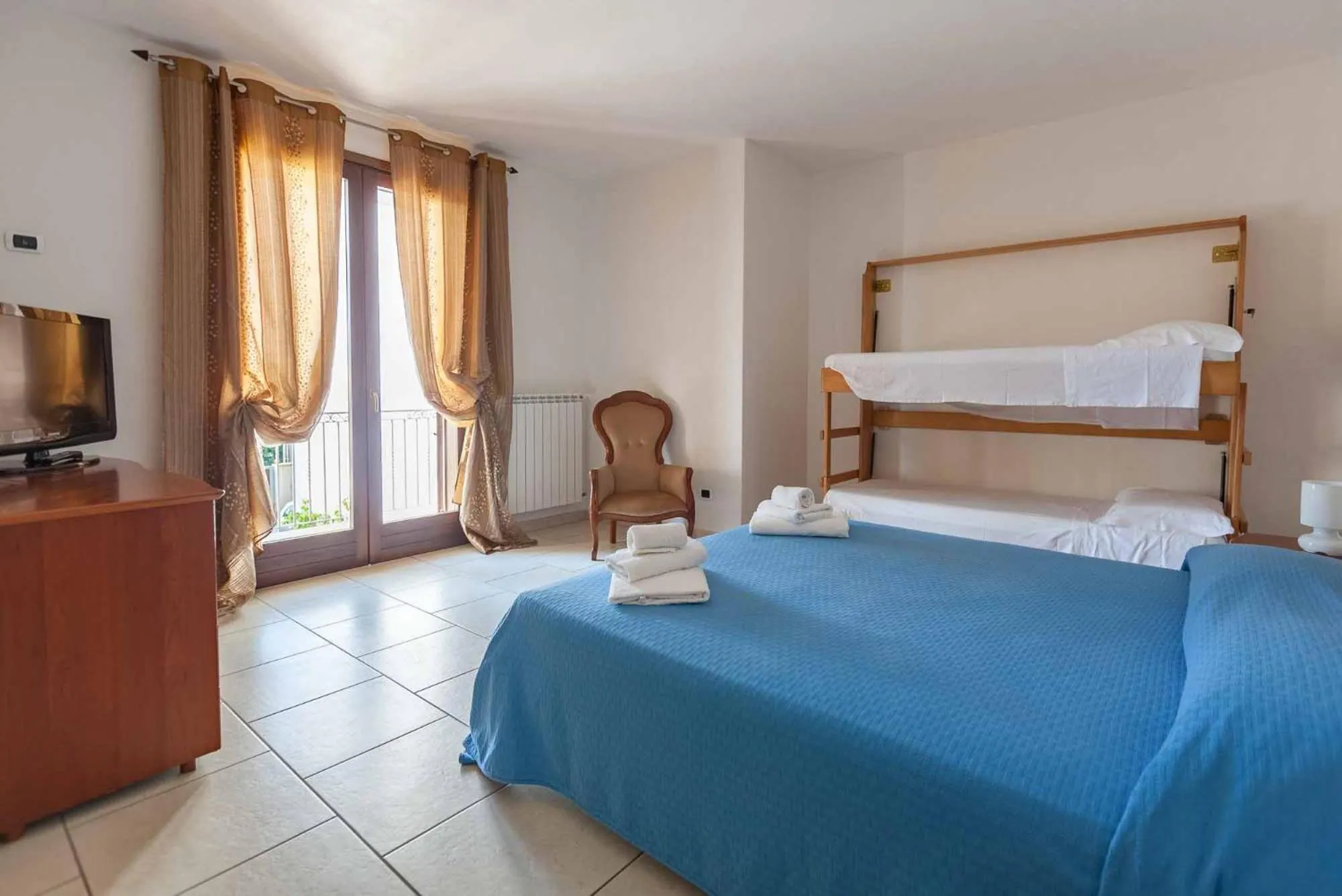 Photo of the whole room, Bed in Giardino Dei Suoni B&B