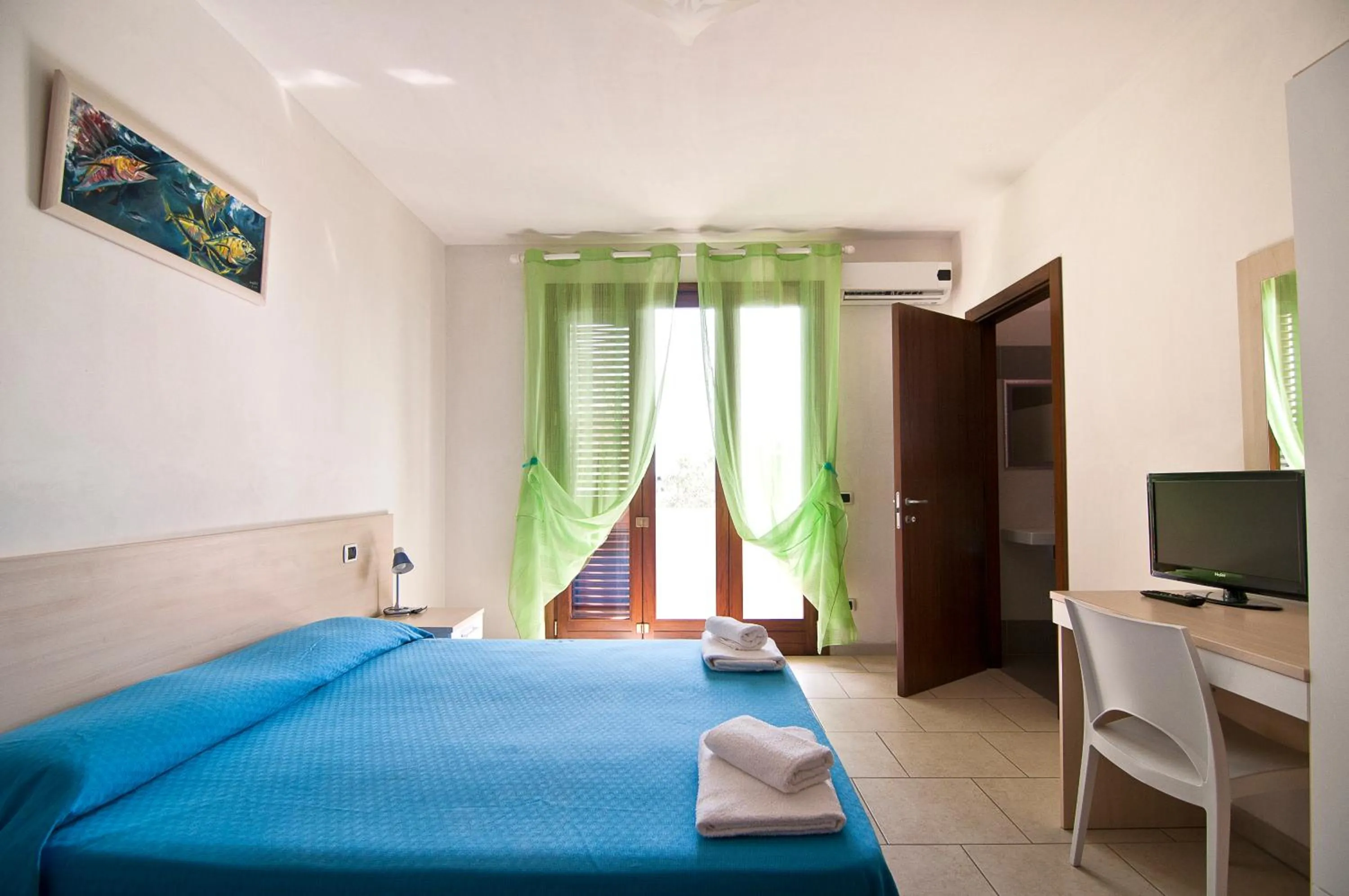 Photo of the whole room, Bed in Giardino Dei Suoni B&B