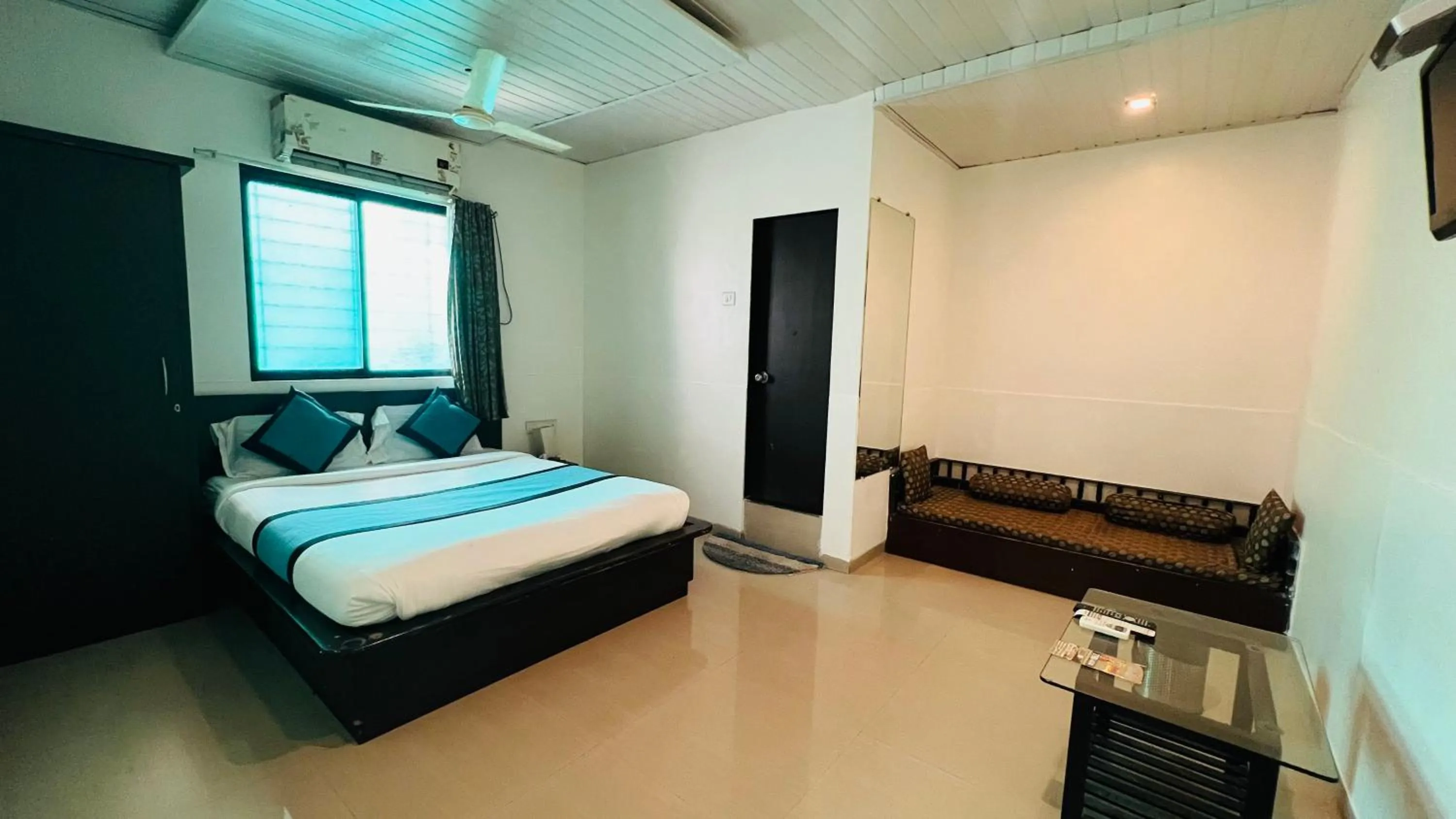 Photo of the whole room, Bed in FARM HOUSE RESIDENCY