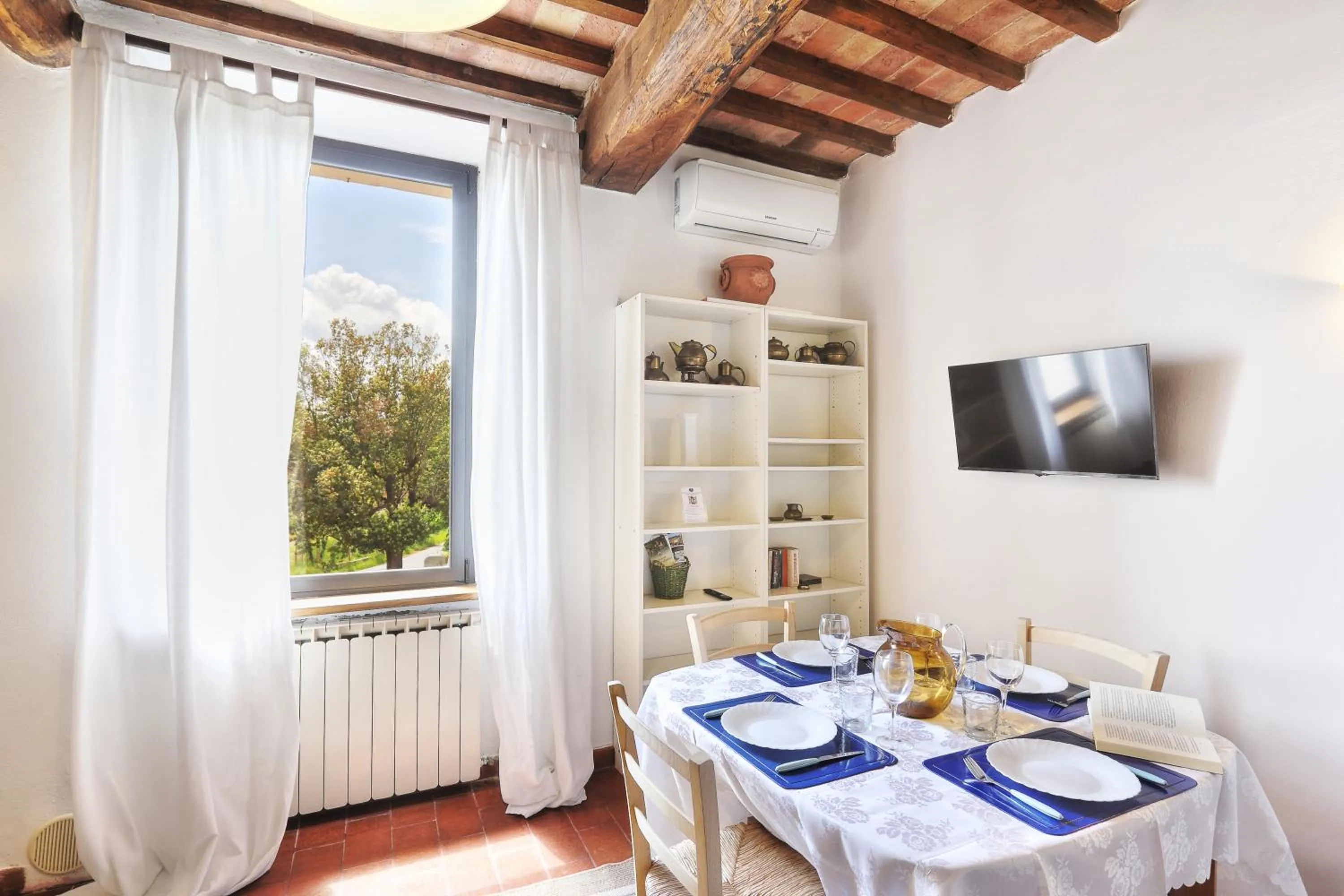 Dining area in Appartamenti Villa e Fattoria di Radi Tuscany