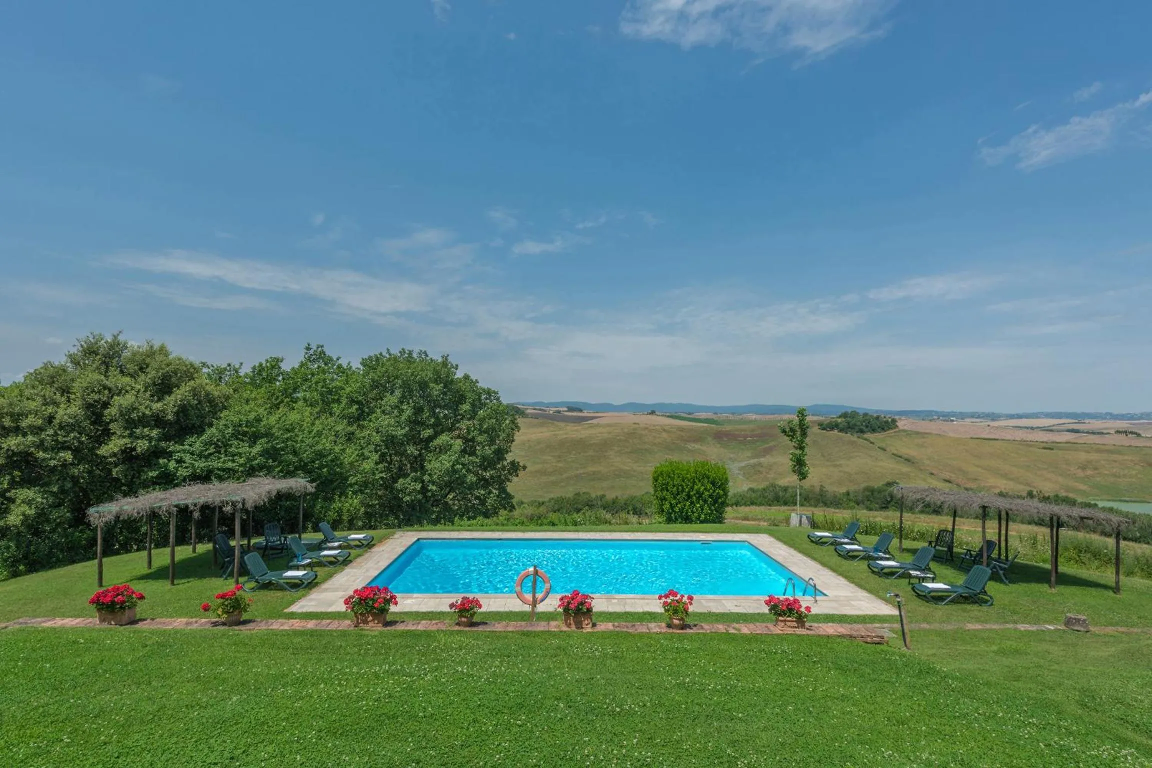 Pool view in Appartamenti Villa e Fattoria di Radi Tuscany