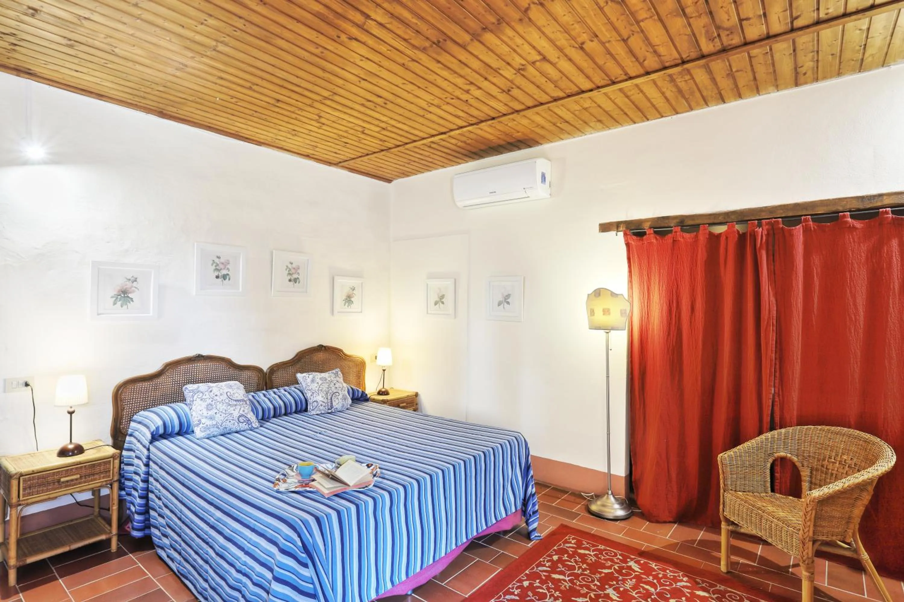 Bedroom, Bed in Appartamenti Villa e Fattoria di Radi Tuscany