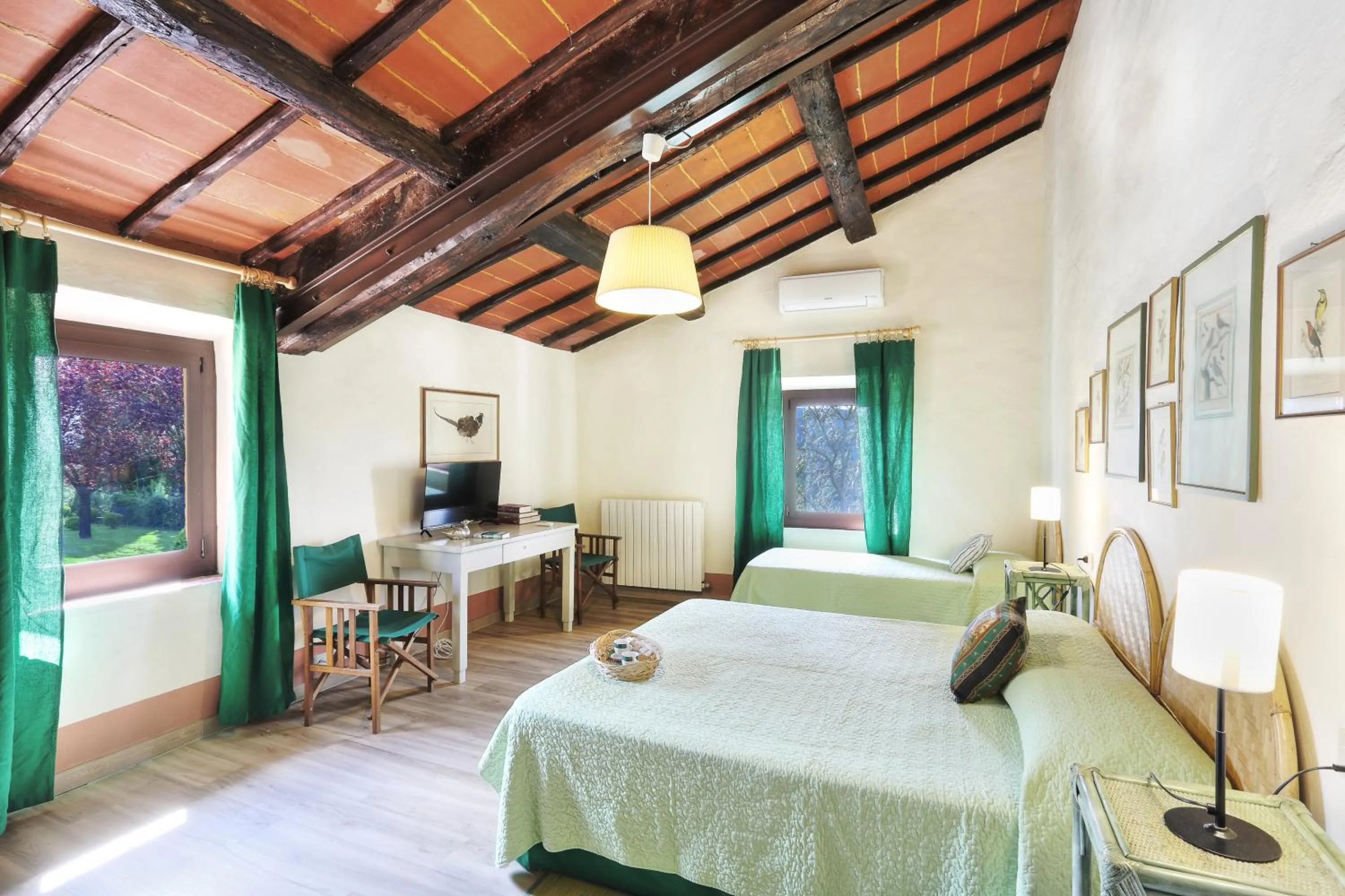 Bedroom, Bed in Appartamenti Villa e Fattoria di Radi Tuscany