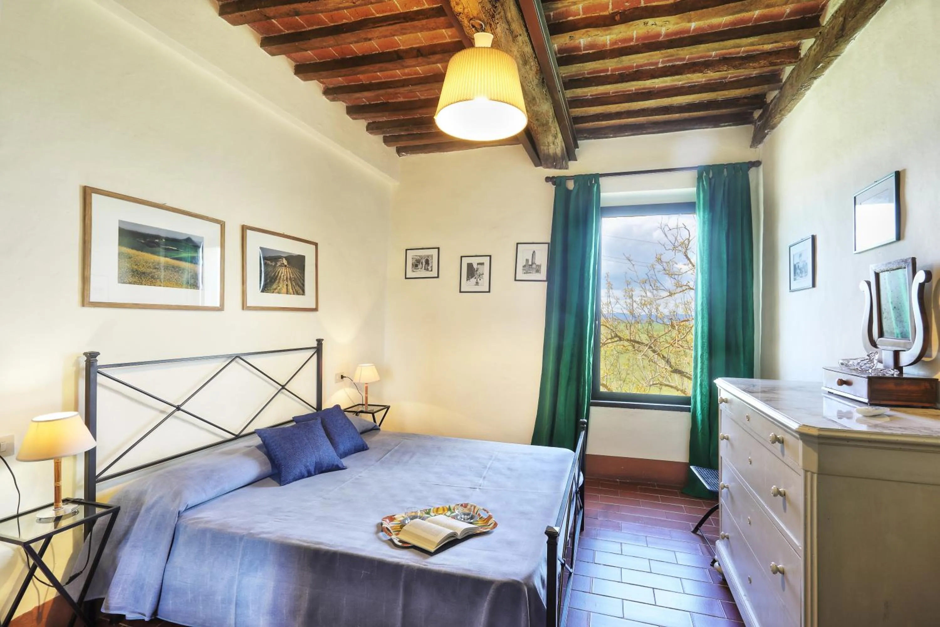 Bedroom, Bed in Appartamenti Villa e Fattoria di Radi Tuscany