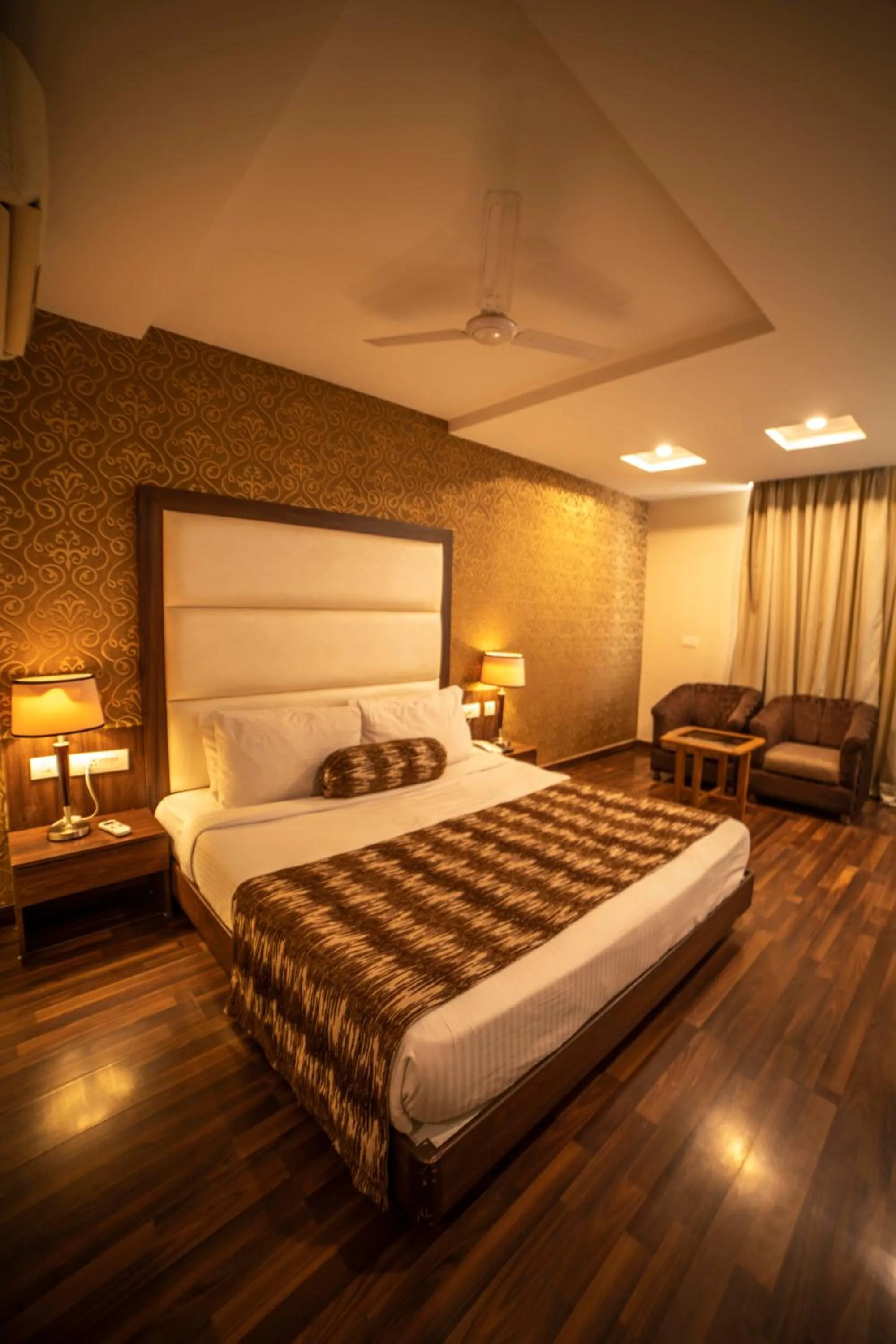 Bedroom, Bed in Hotel JSR Continental