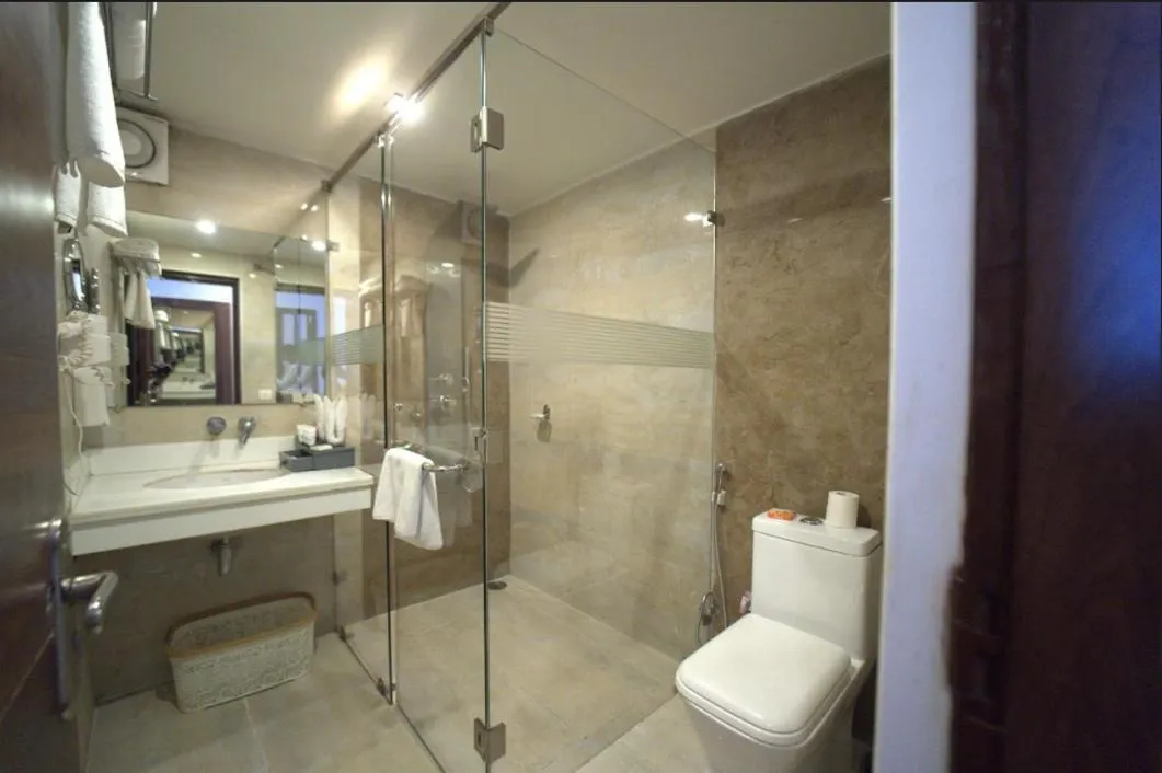 Bathroom in Hotel JSR Continental