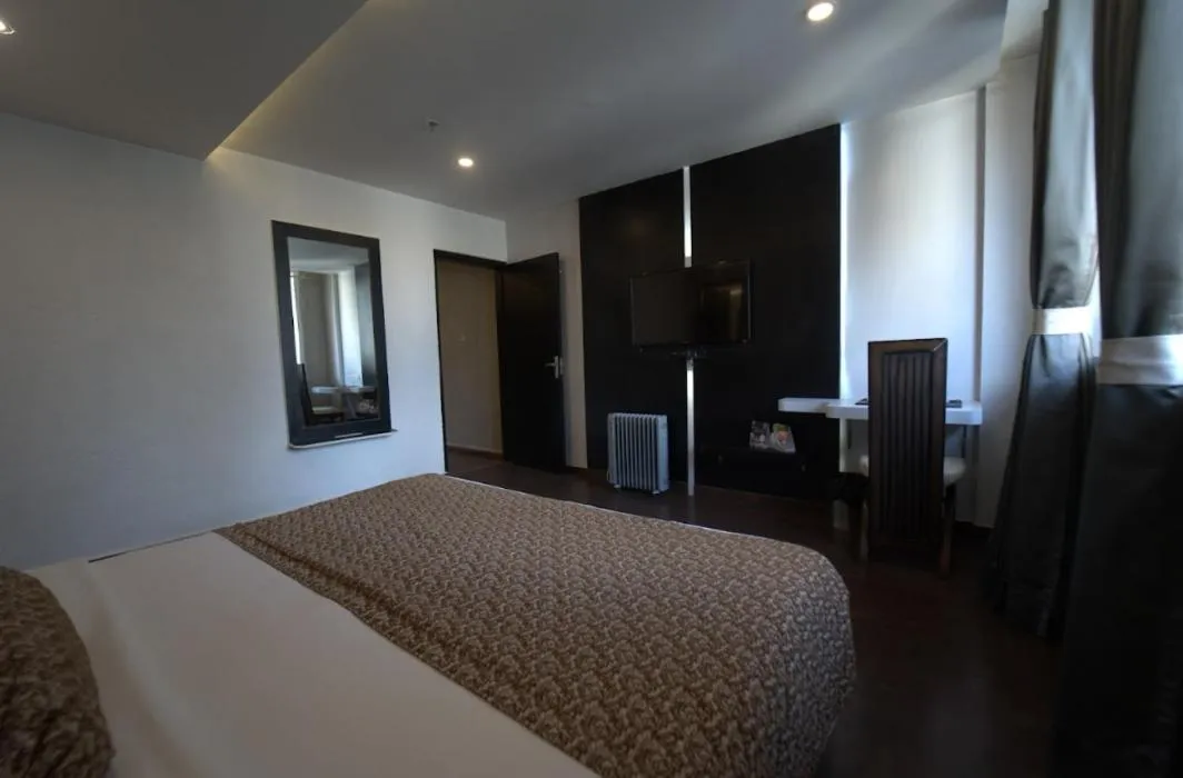 Photo of the whole room, Bed in Hotel JSR Continental